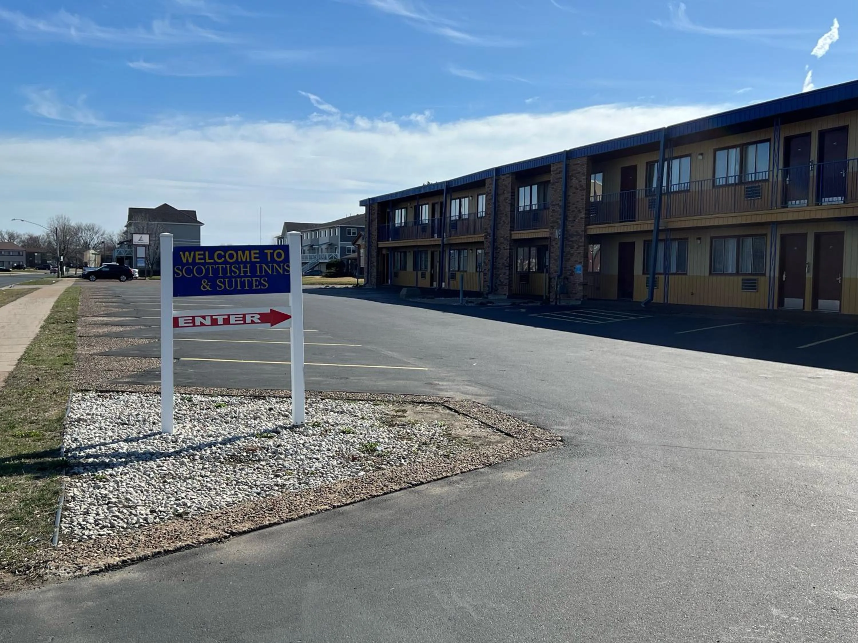 Scottish Inn & Suites - Eau Claire