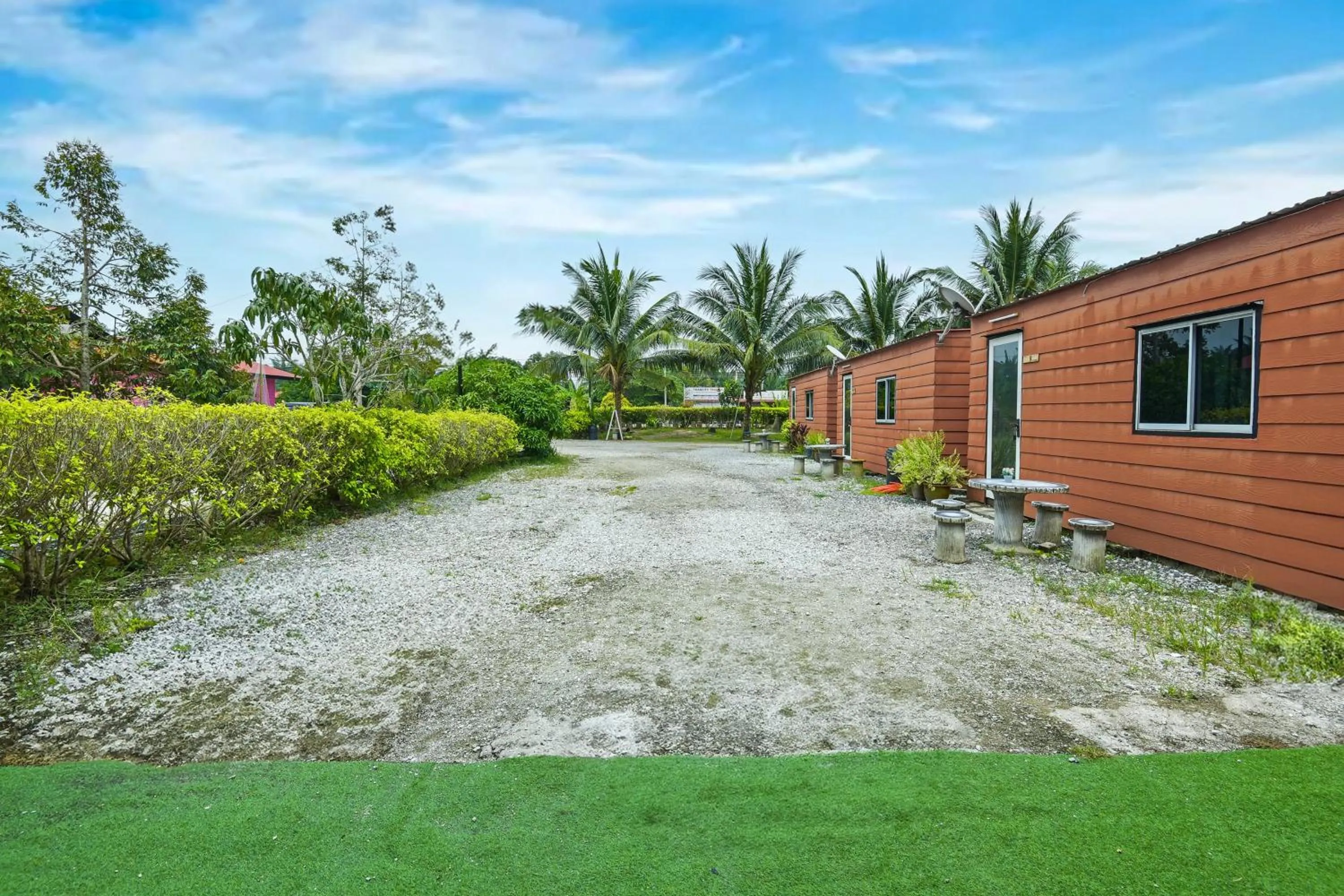 Facade/entrance in Hotel O Asiacamp Chalet Tanjung Karang
