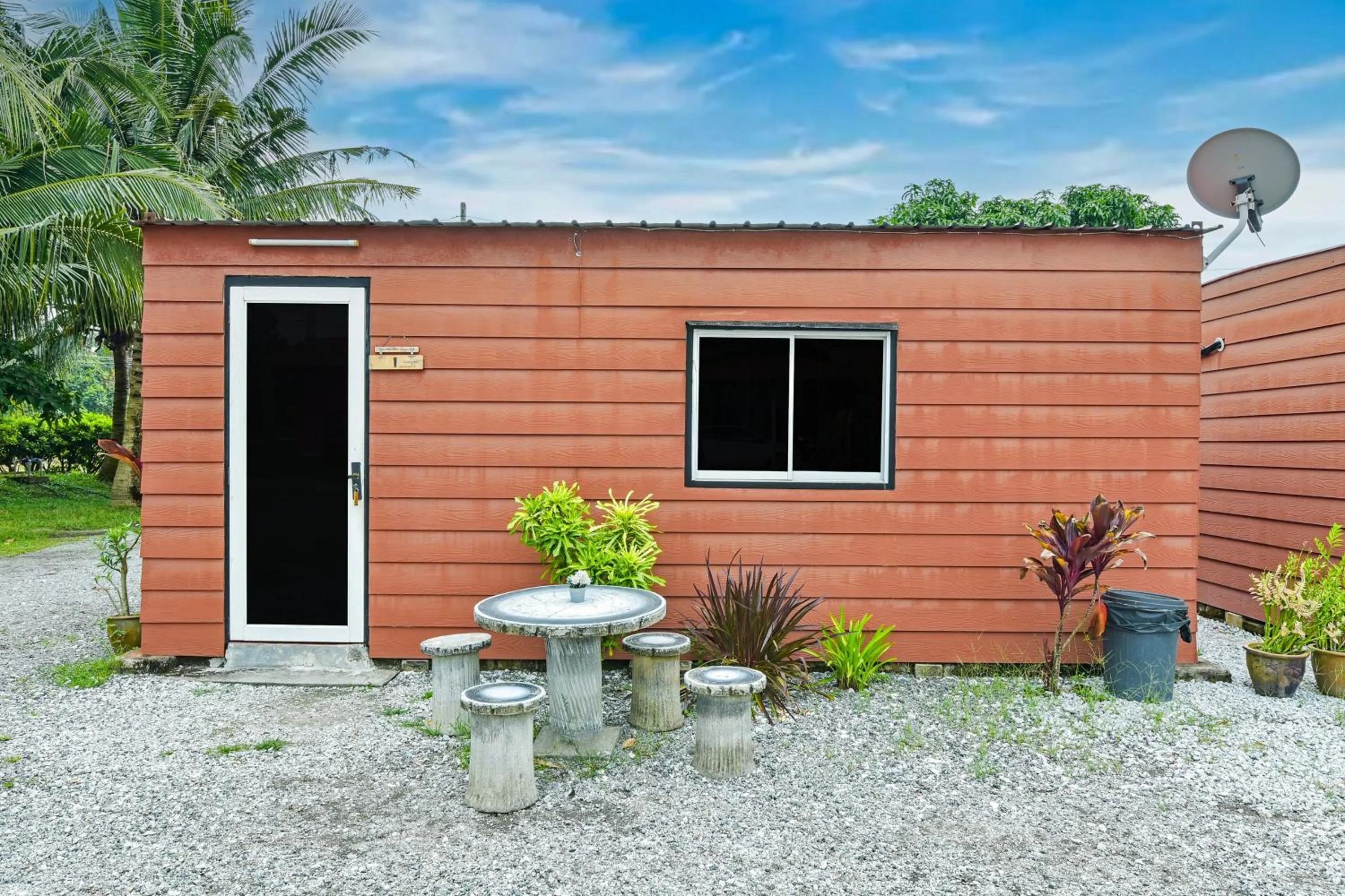 Facade/entrance in Hotel O Asiacamp Chalet Tanjung Karang
