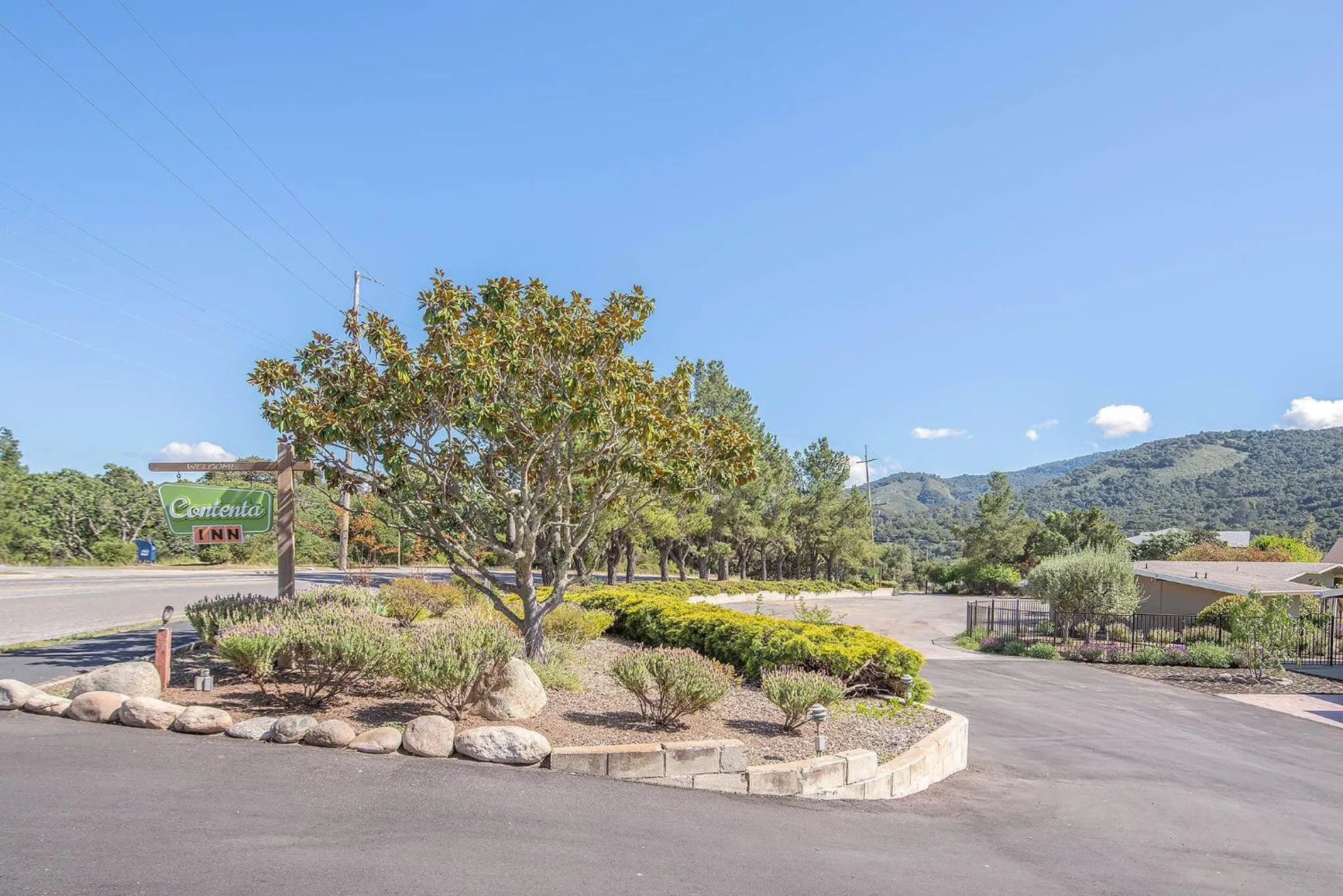 Facade/entrance in Contenta Inn