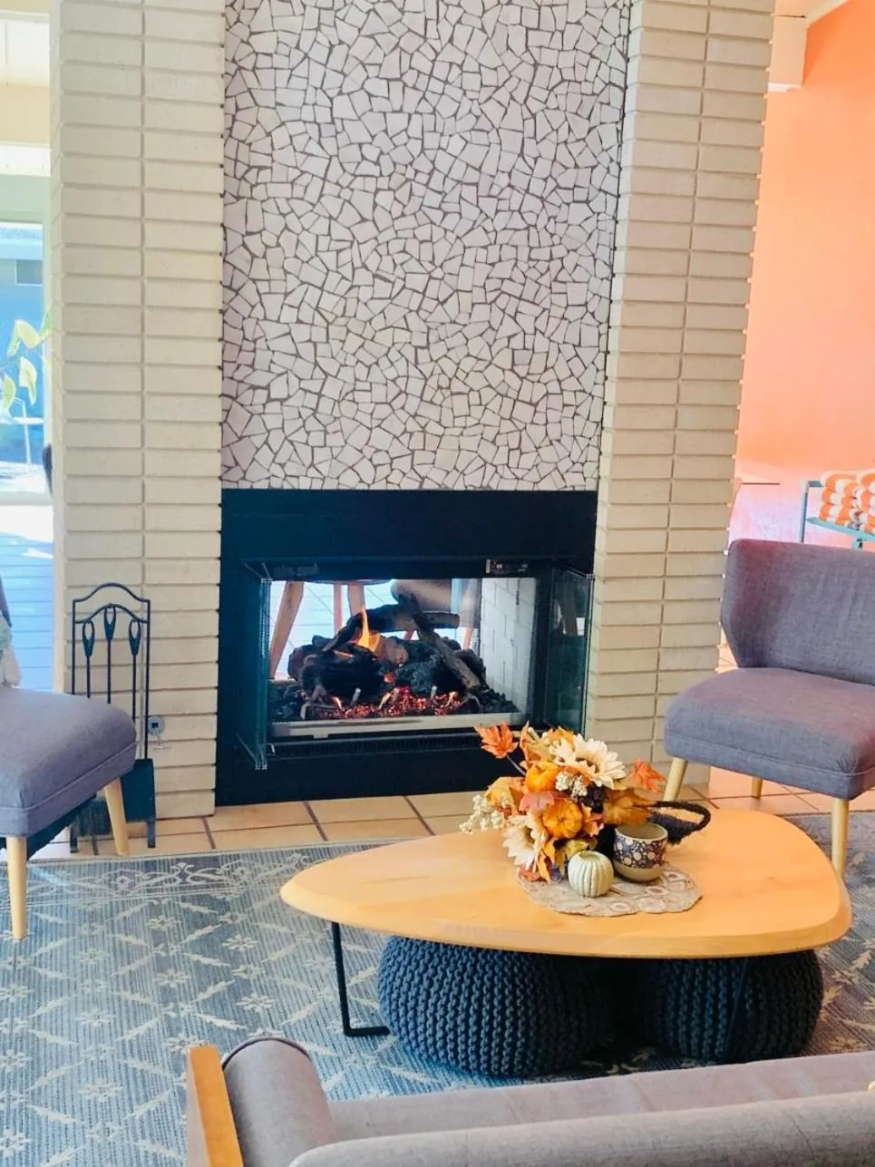 Communal lounge/ TV room in Contenta Inn