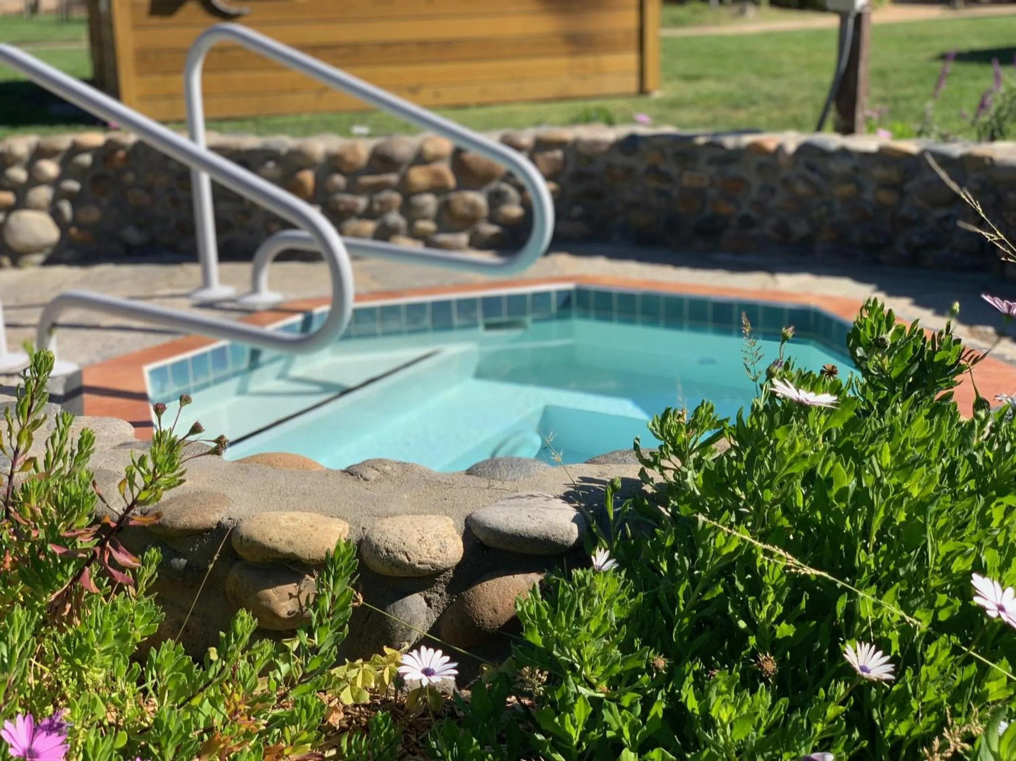 Hot Tub in Contenta Inn