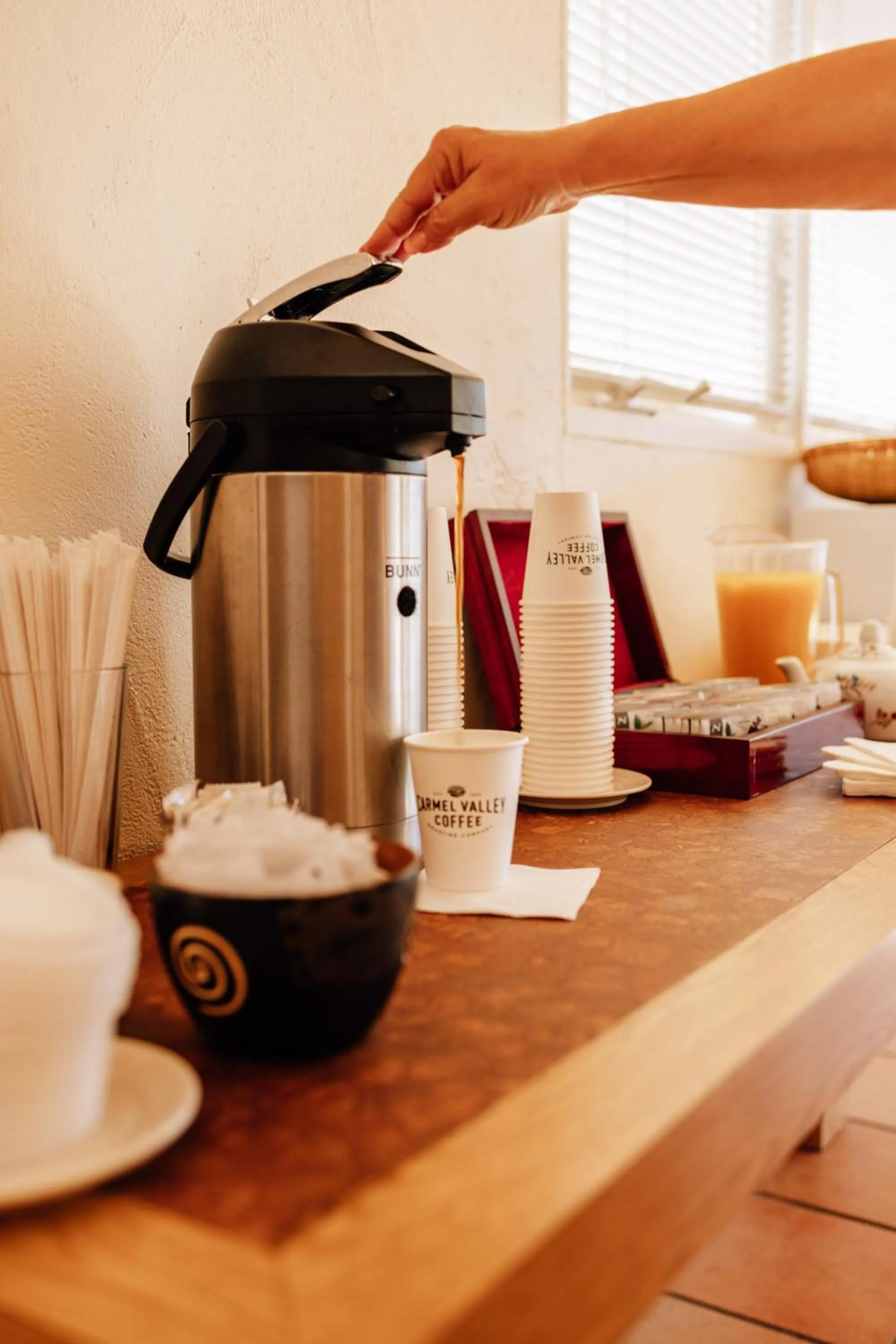 Coffee/tea facilities in Contenta Inn