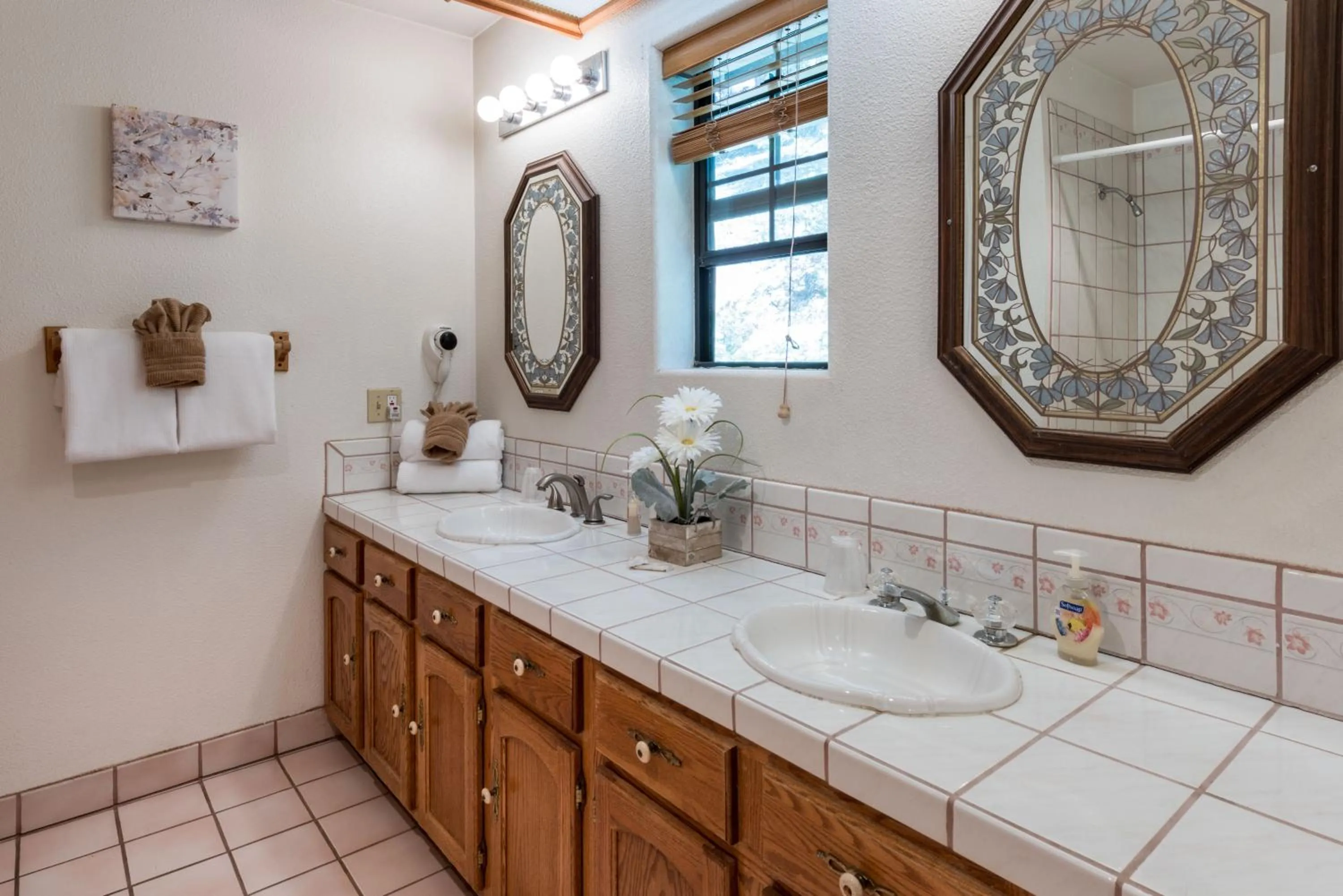 Bathroom in Inside Yosemite Mountain Beauty
