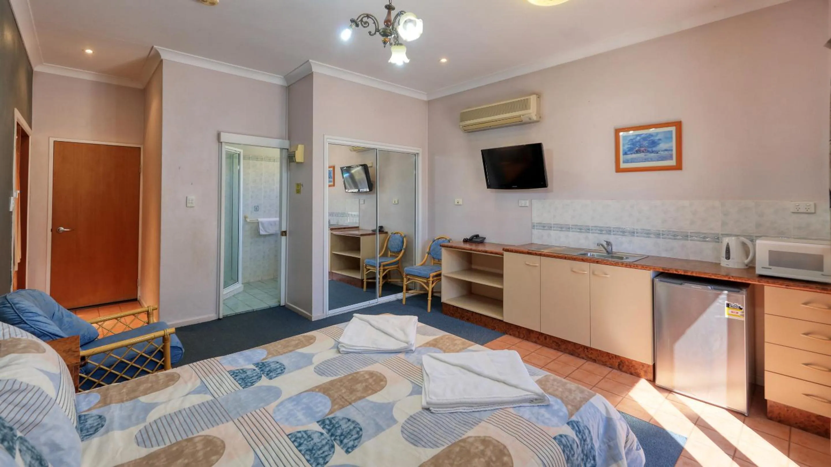 Bed in Townview Motel