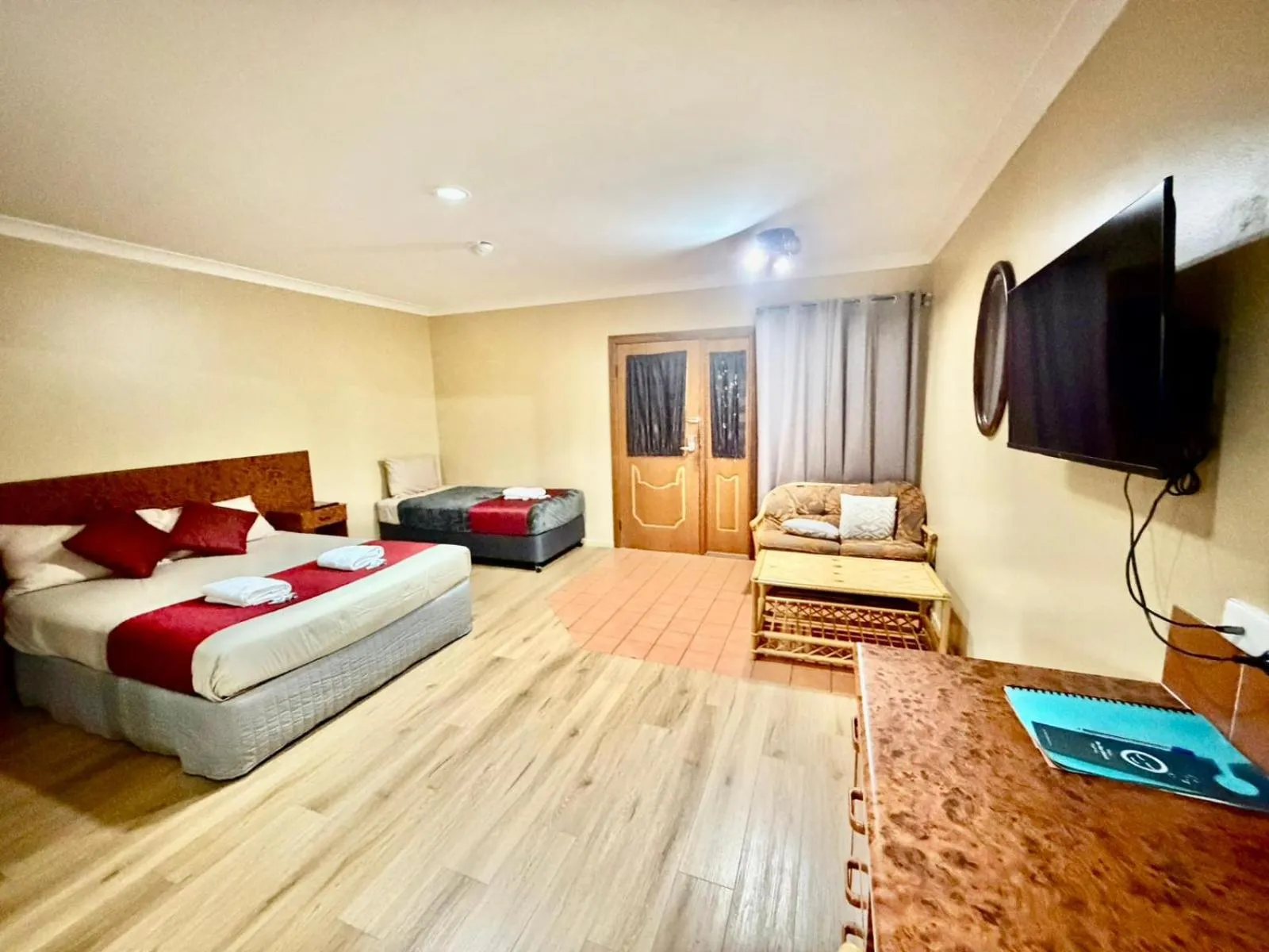 Bed in Townview Motel