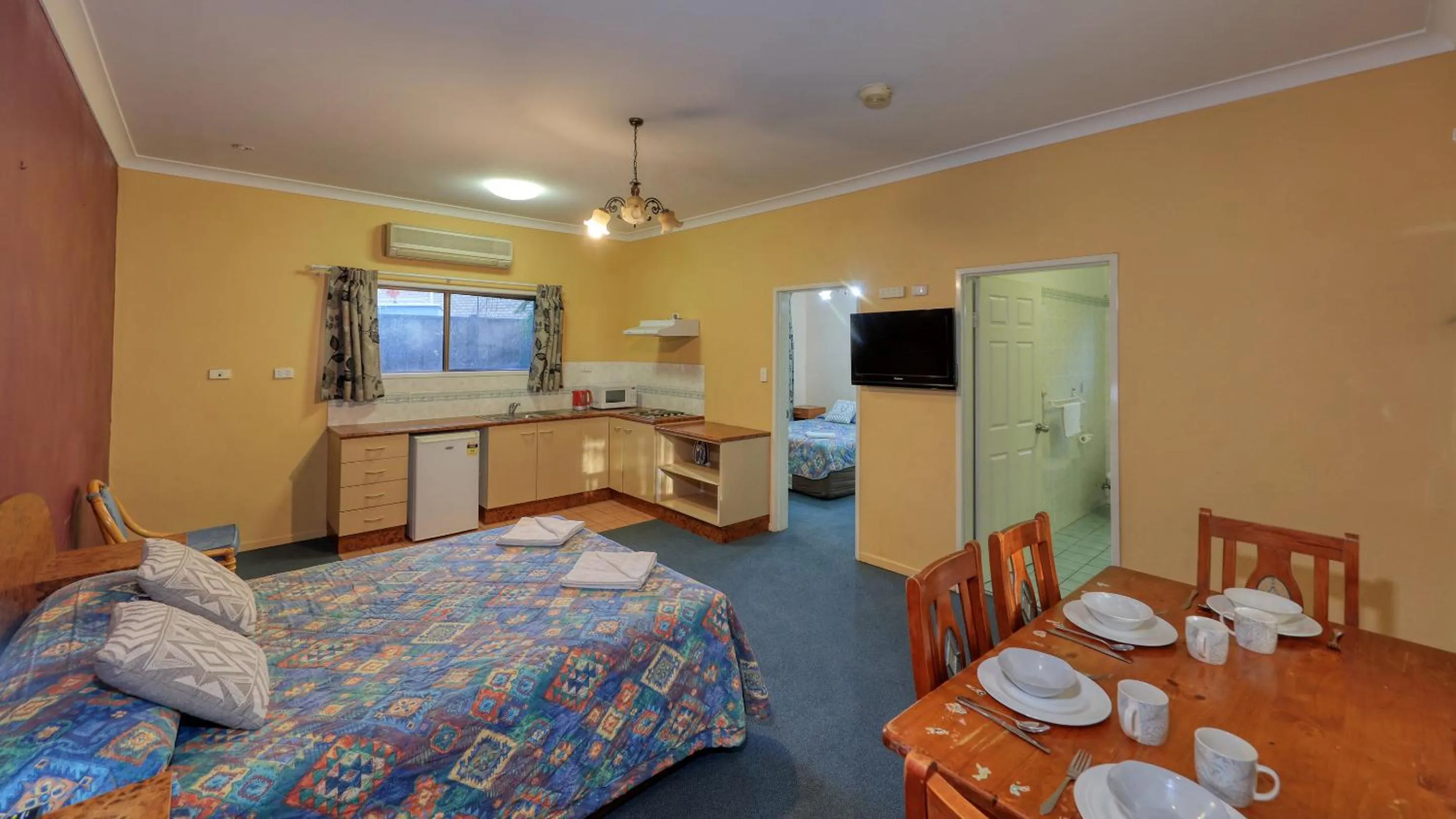 Bed in Townview Motel