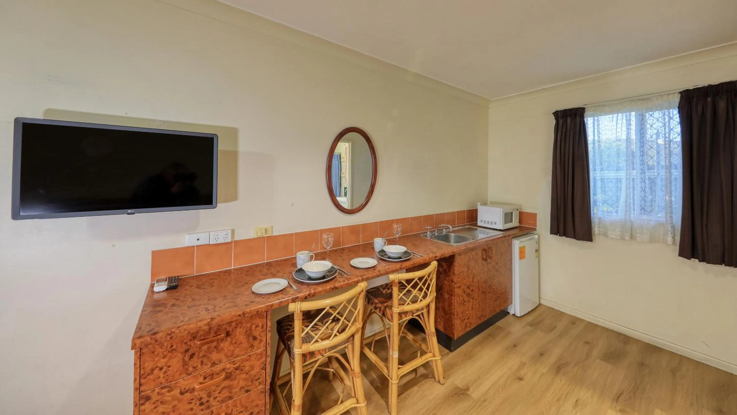 Dining area in Townview Motel