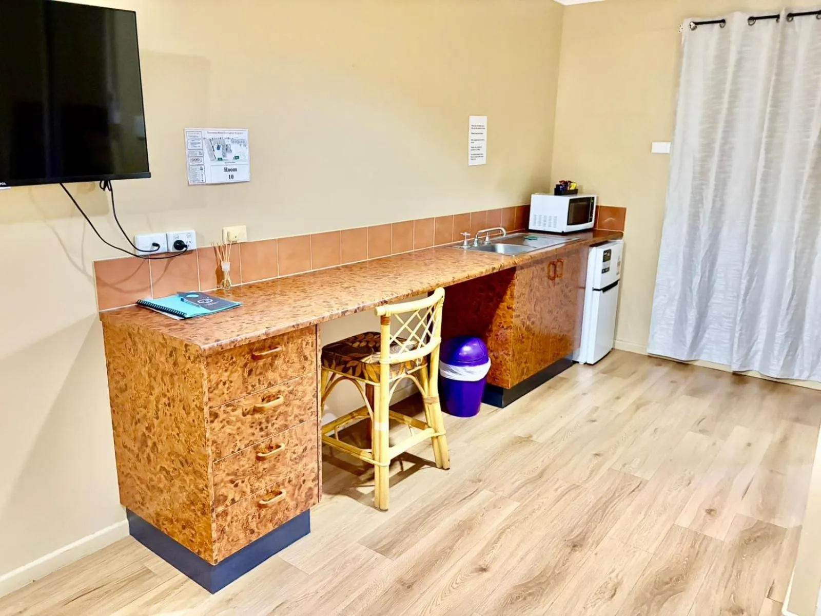 Seating area in Townview Motel