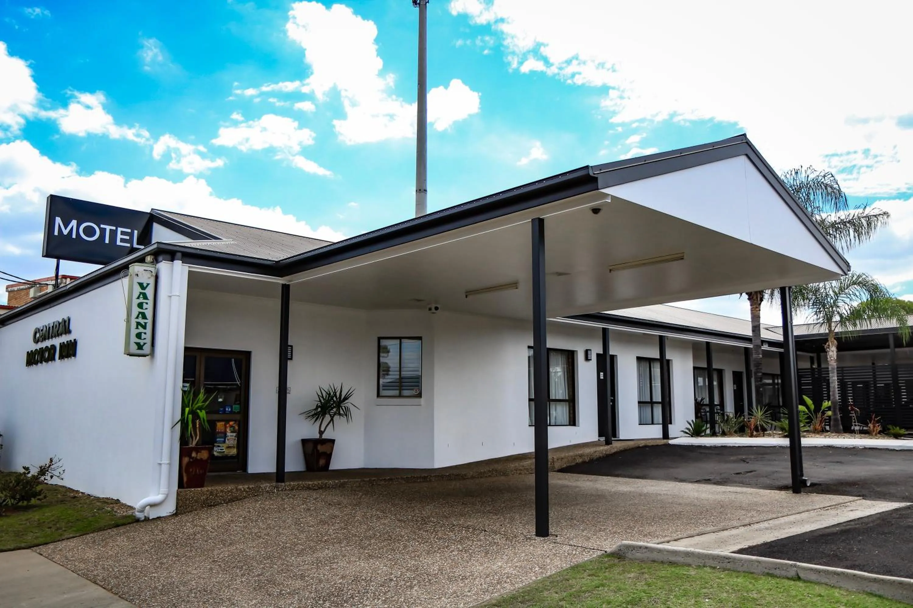 Facade/entrance in The Club Motor Inn Chinchilla