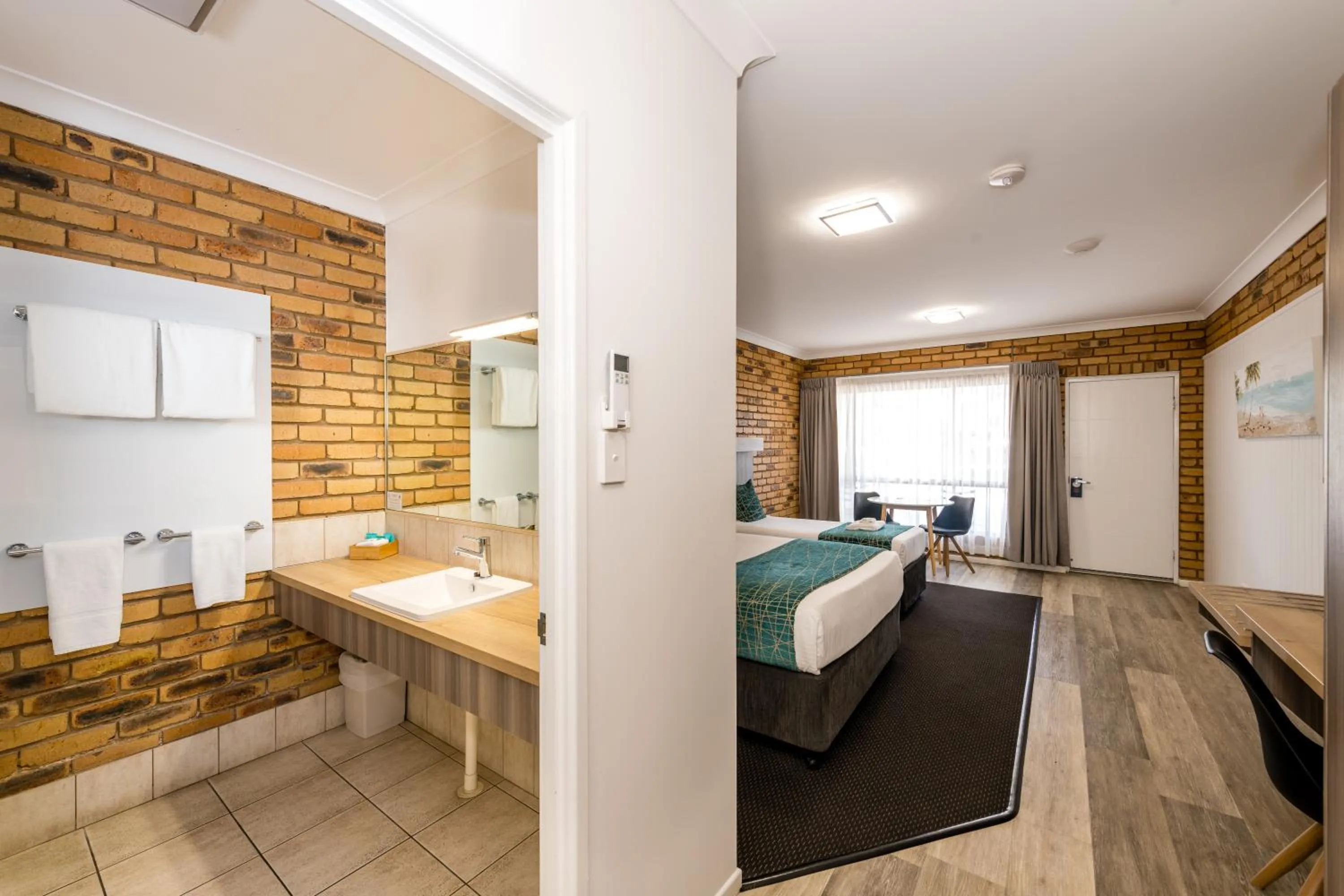 Bed in The Club Motor Inn Chinchilla