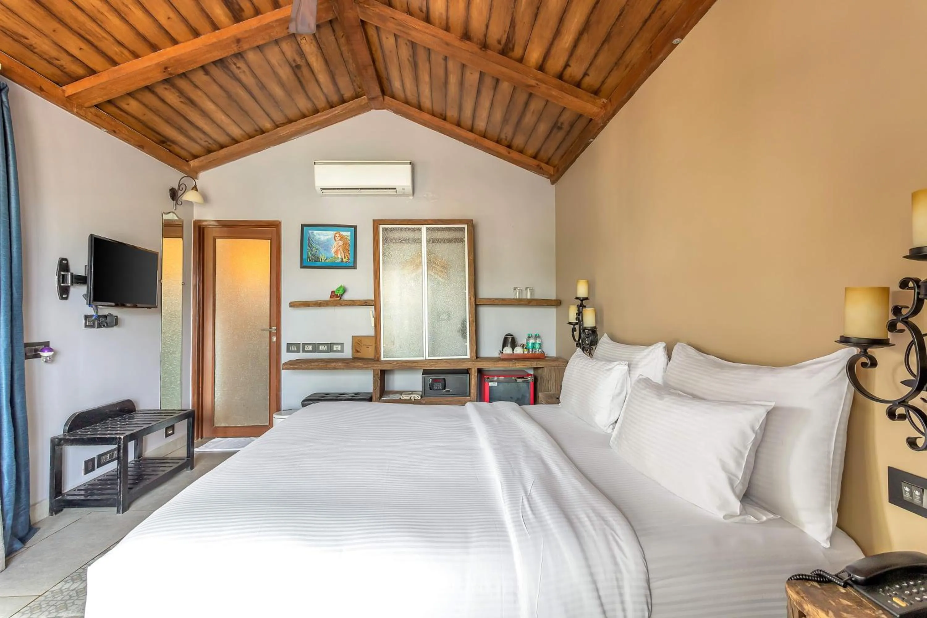 Bedroom, Bed in The Baga Beach Resort