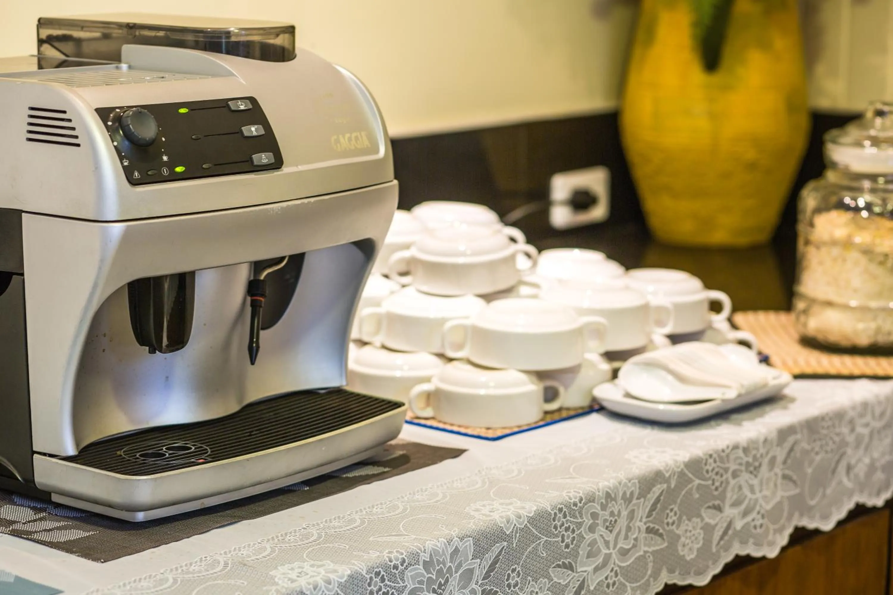 Restaurant/places to eat in Phi Phi Cliff Beach Resort