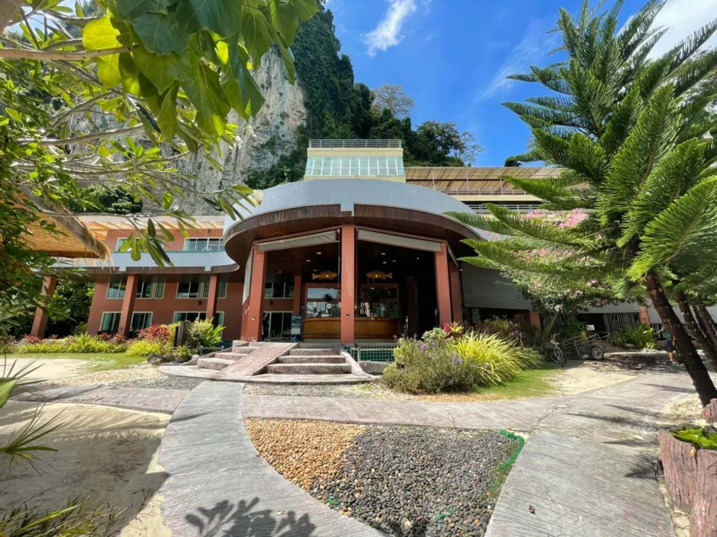 Property building in Phi Phi Cliff Beach Resort