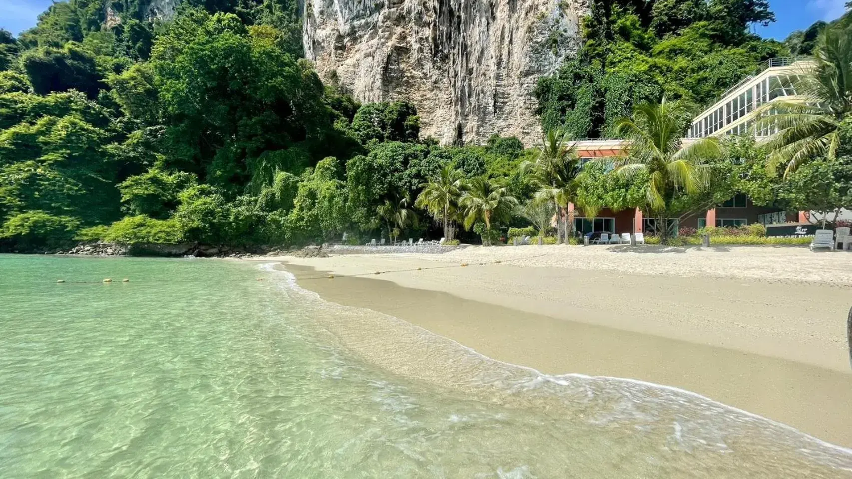 Luxury Double Room Beach Front with Pool in Phi Phi Cliff Beach Resort Luxury Double Room Beach Front with Pool in Phi Phi Cliff Beach Resort