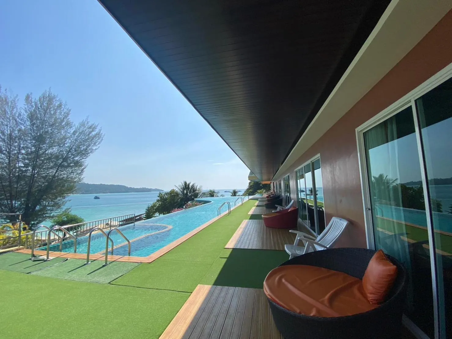 Balcony/Terrace in Phi Phi Cliff Beach Resort