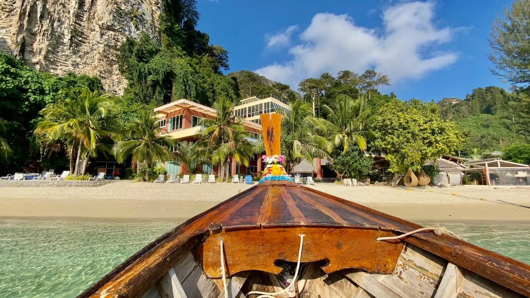 Beach in Phi Phi Cliff Beach Resort