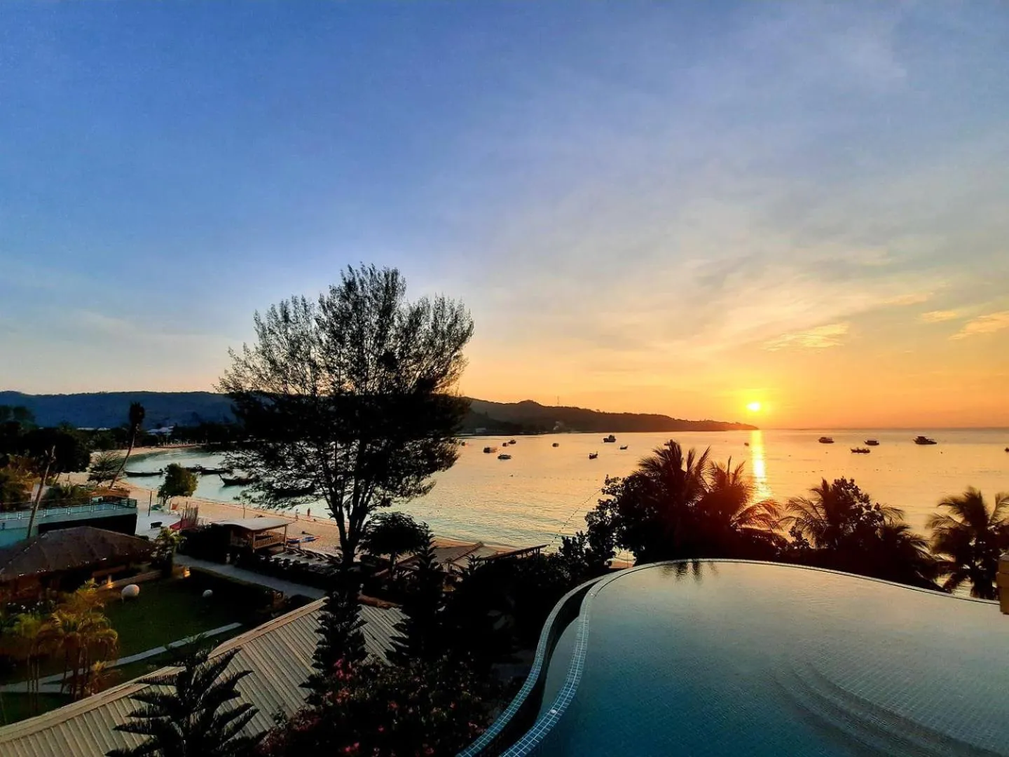 Sunset in Phi Phi Cliff Beach Resort