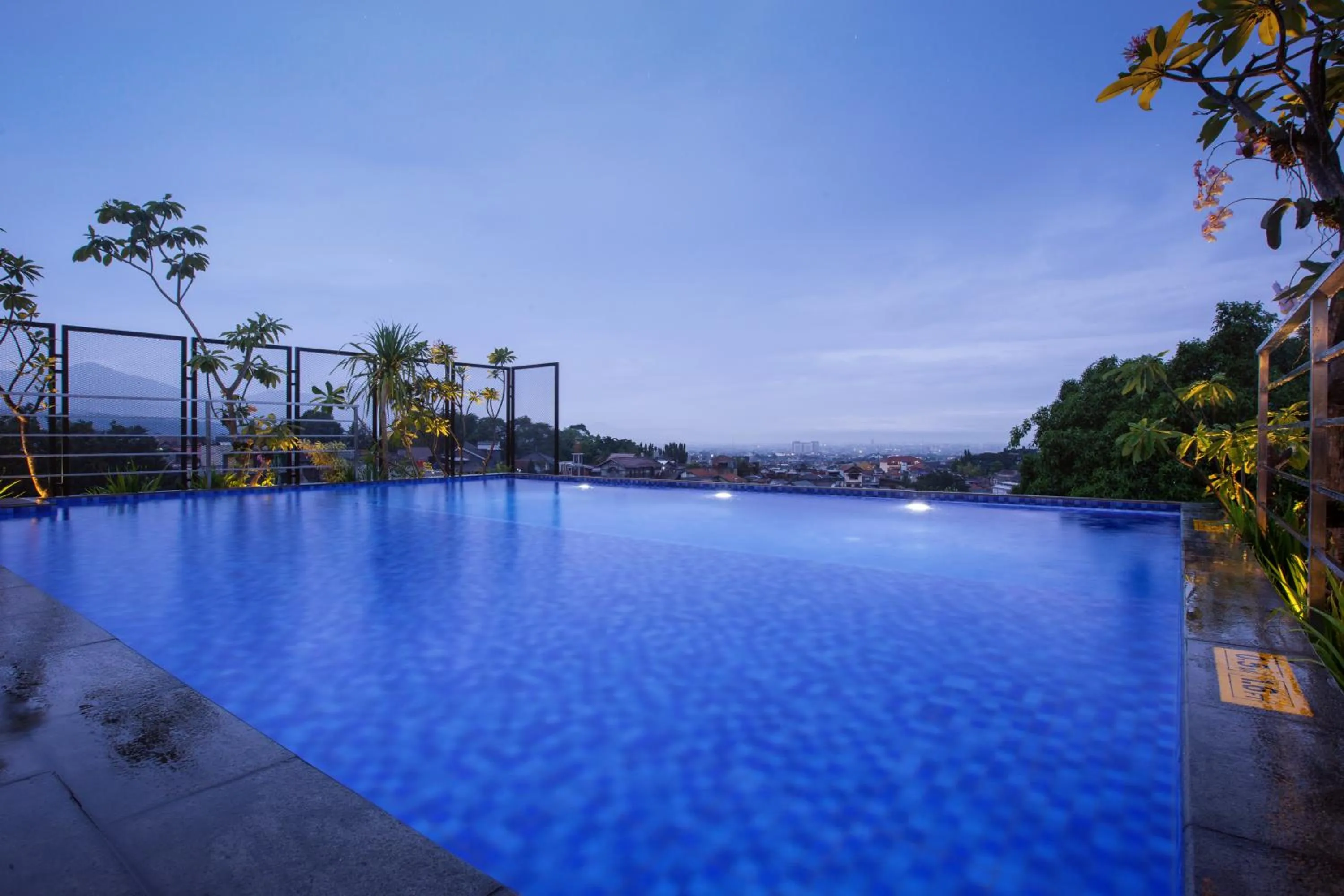 Swimming pool in Neo Dipatiukur Bandung by ASTON