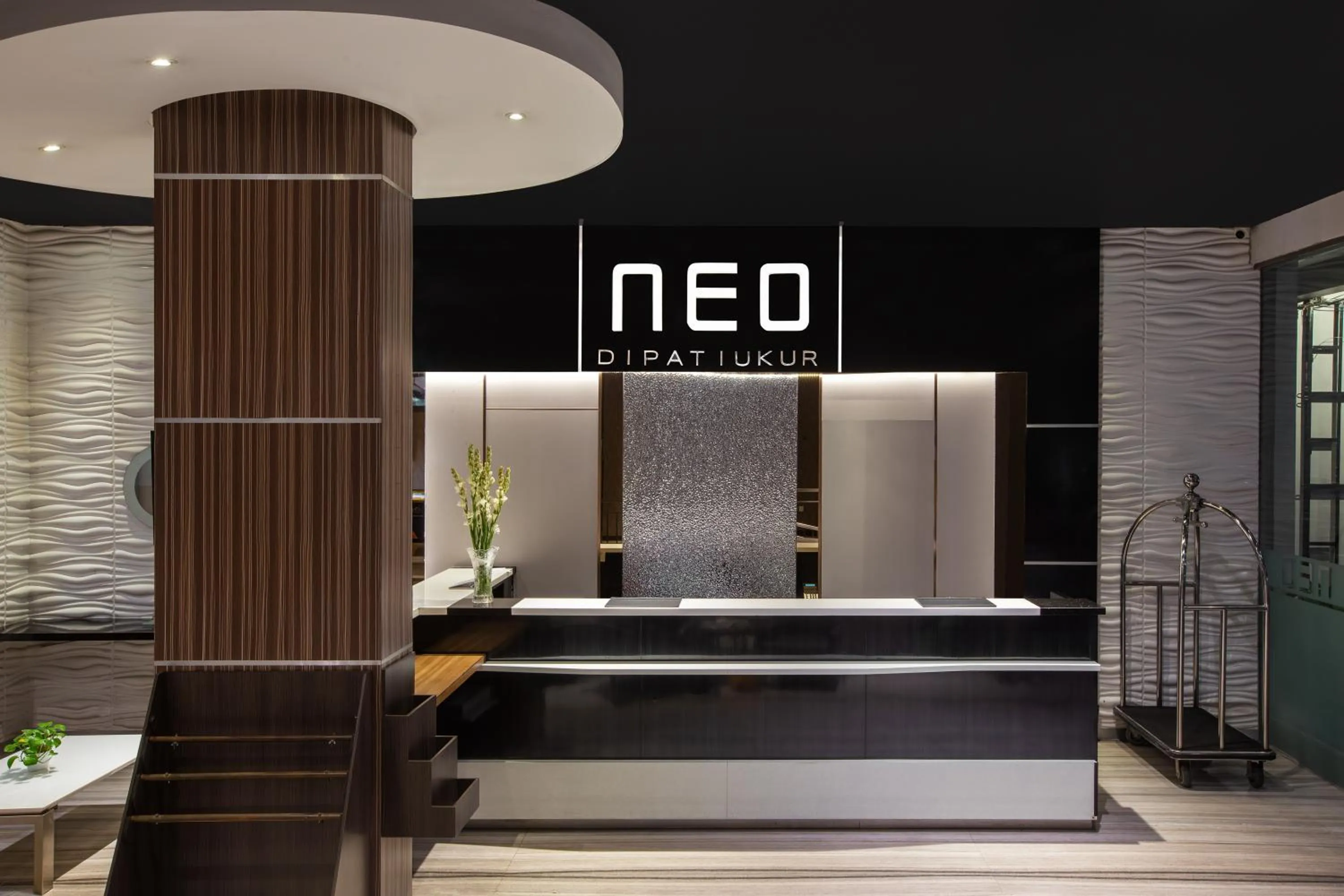 Lobby or reception in Neo Dipatiukur Bandung by ASTON