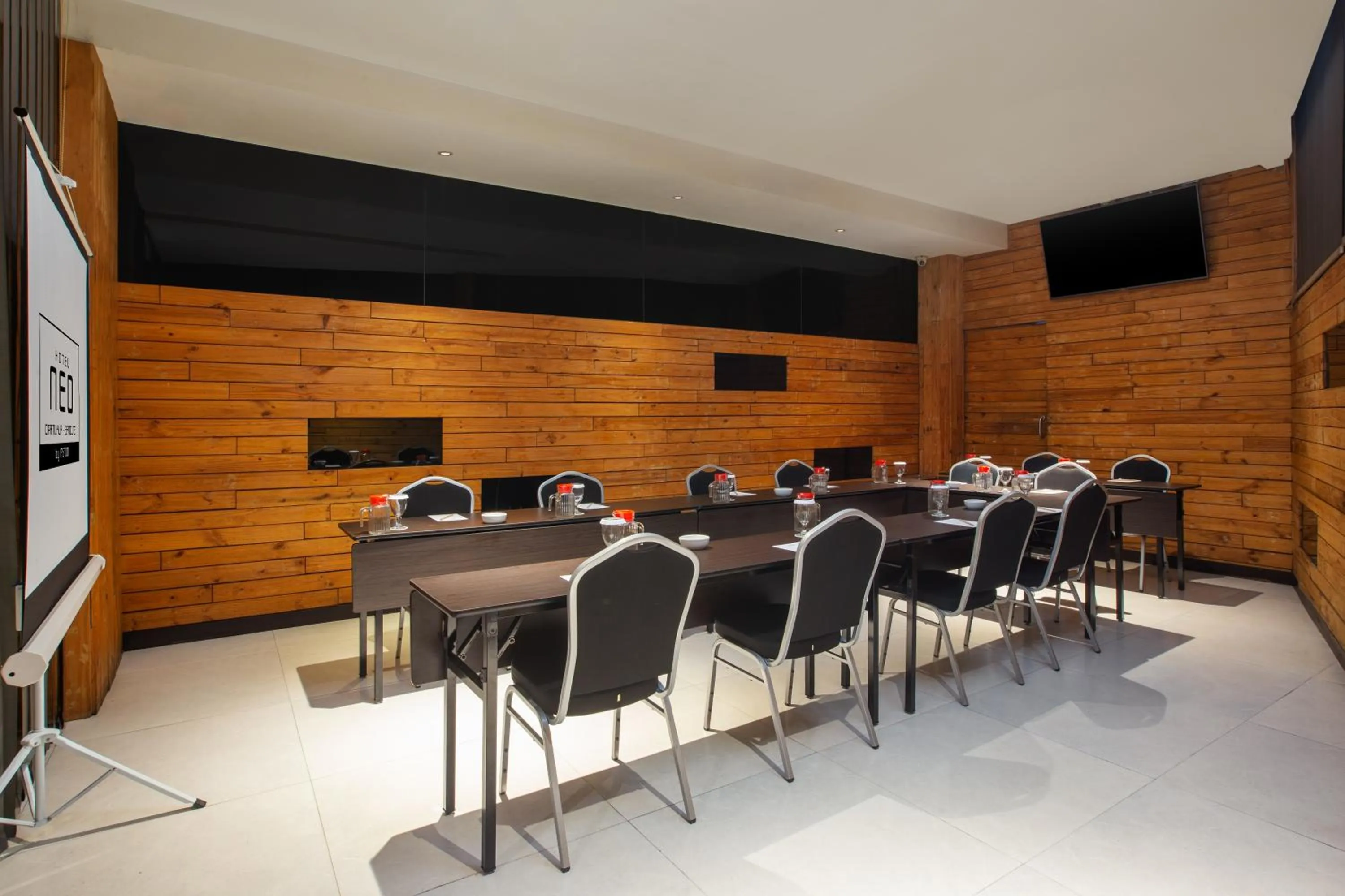 Meeting/conference room in Neo Dipatiukur Bandung by ASTON