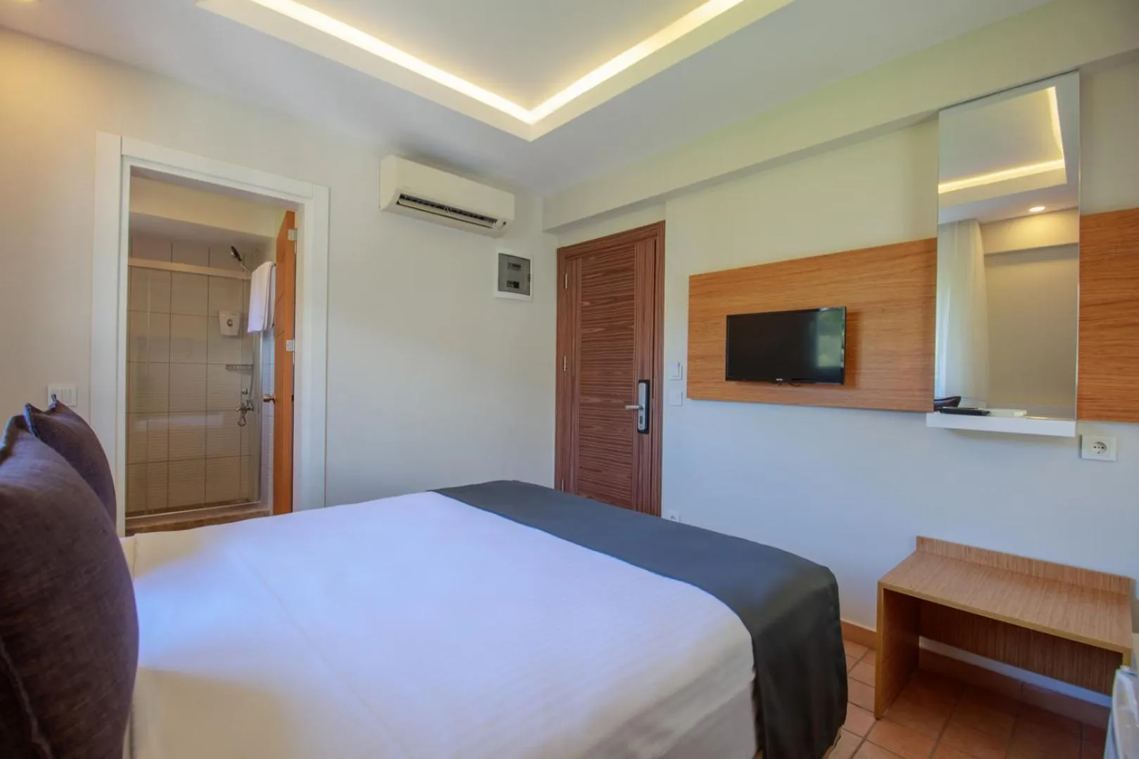 TV and multimedia in No 14 HOTEL GÖCEK