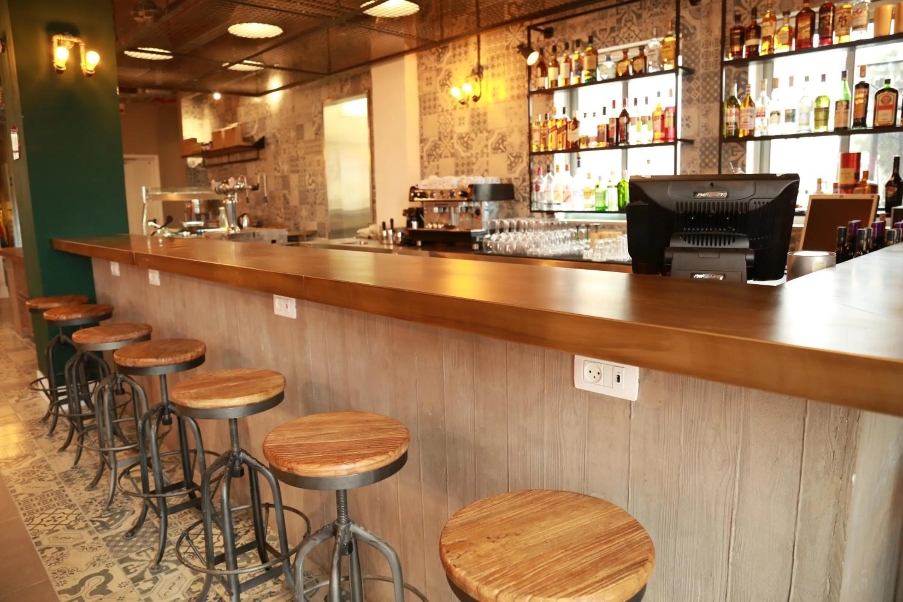 Lounge or bar in The Post Hostel Jerusalem