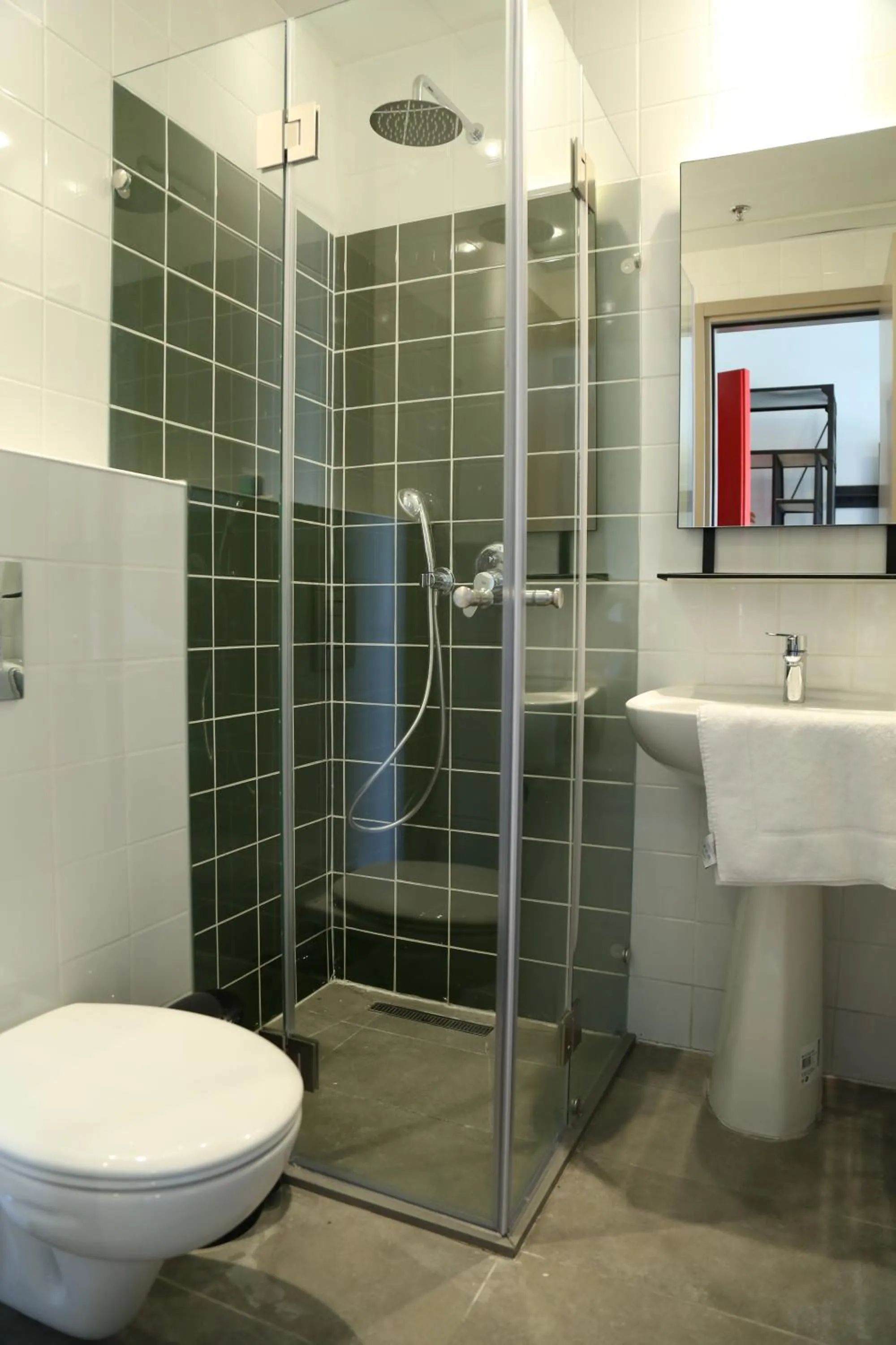 Shower in The Post Hostel Jerusalem