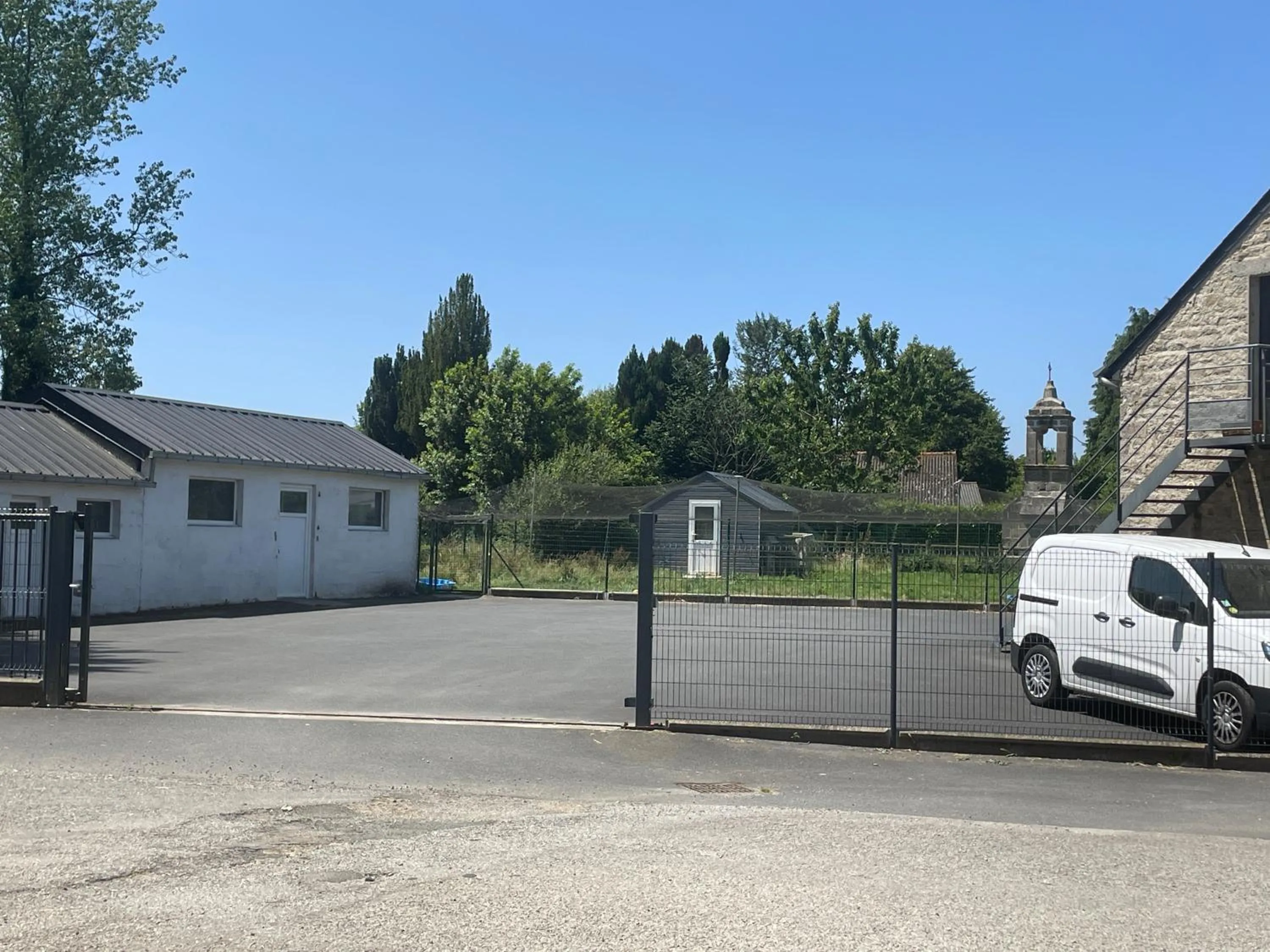 Parking in Le Bouthiry