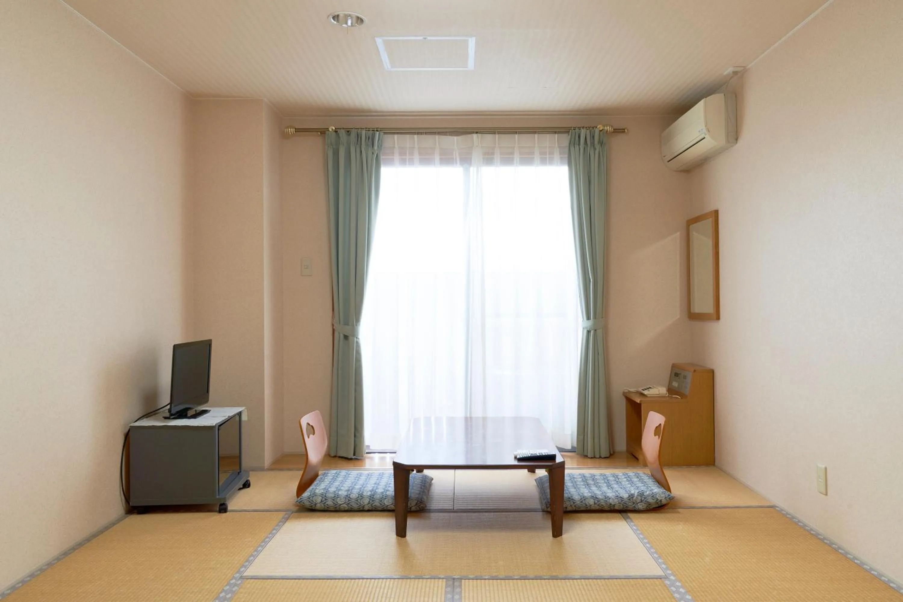 Photo of the whole room in Hotel Sunresort Shirahama