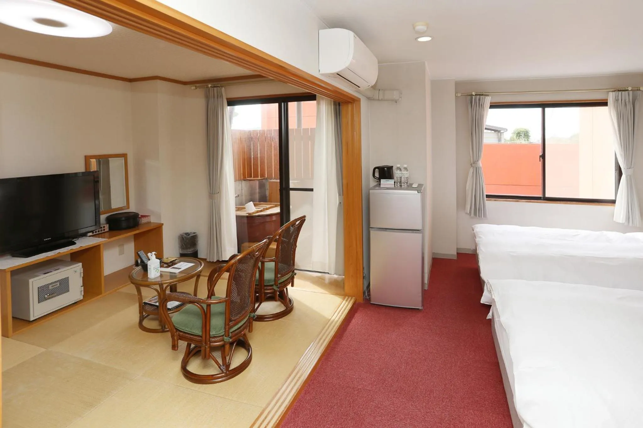 Bed in Hotel Sunresort Shirahama