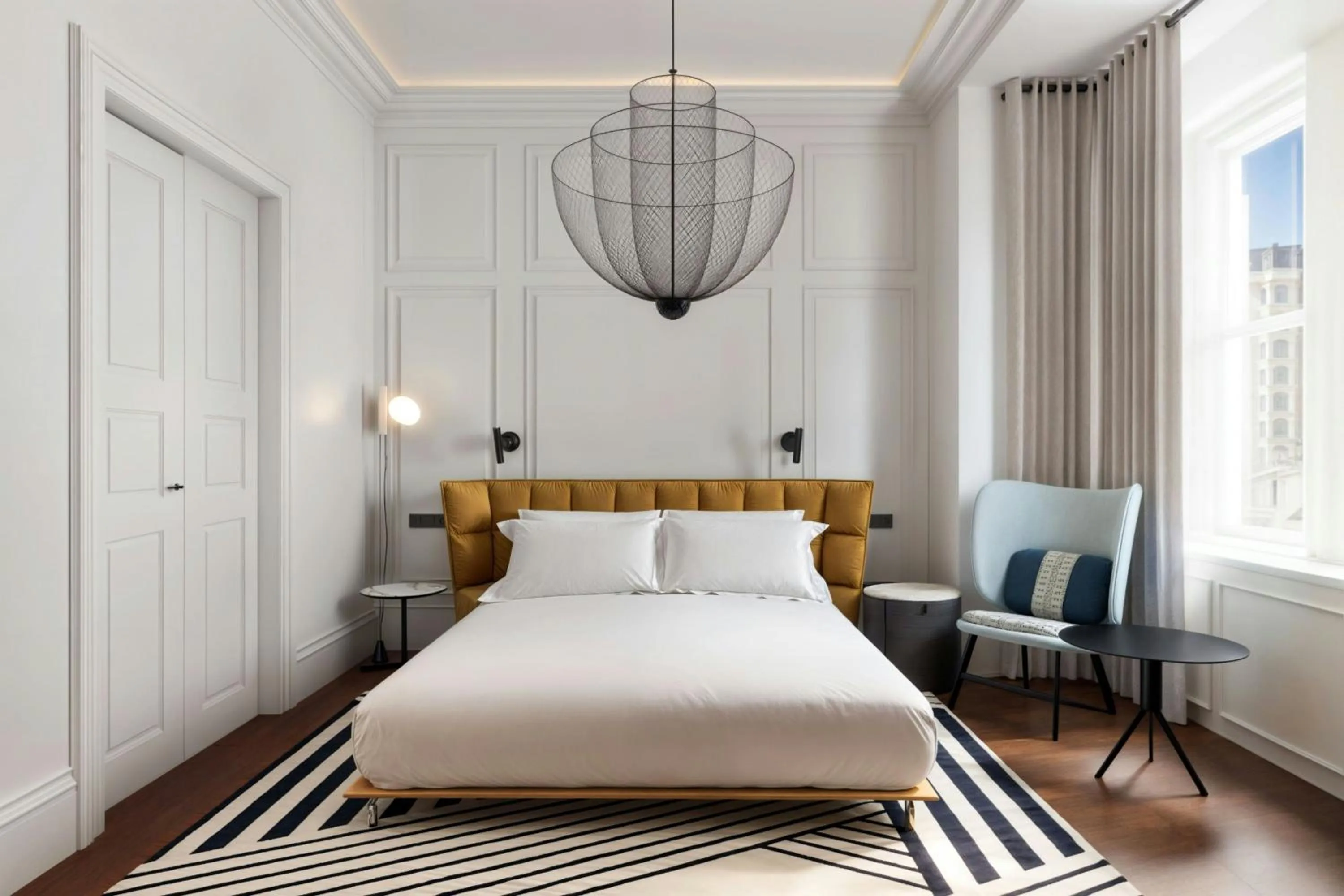 Photo of the whole room, Bed in Aloft Istanbul Karakoy