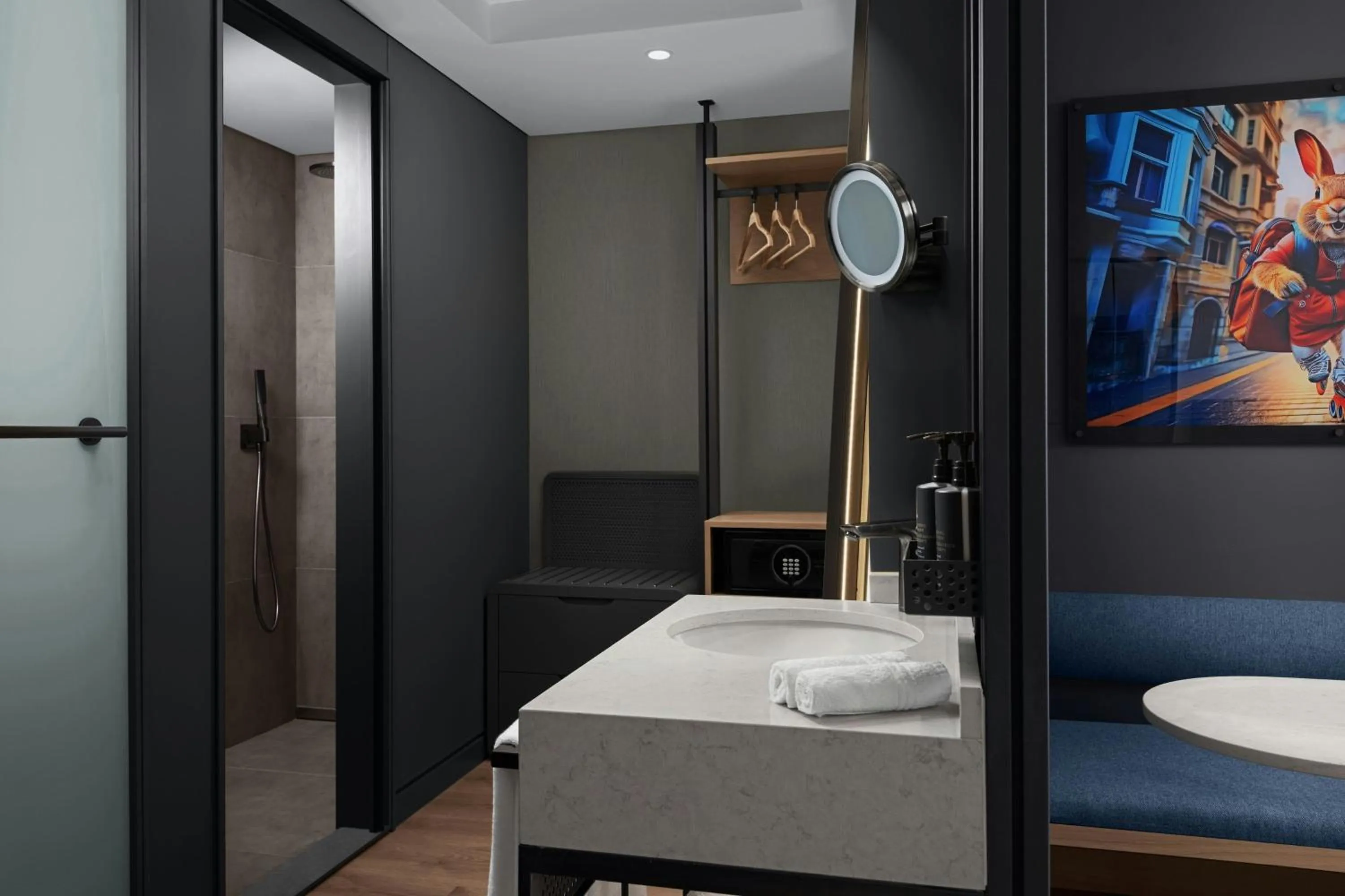 Photo of the whole room in Aloft Istanbul Karakoy