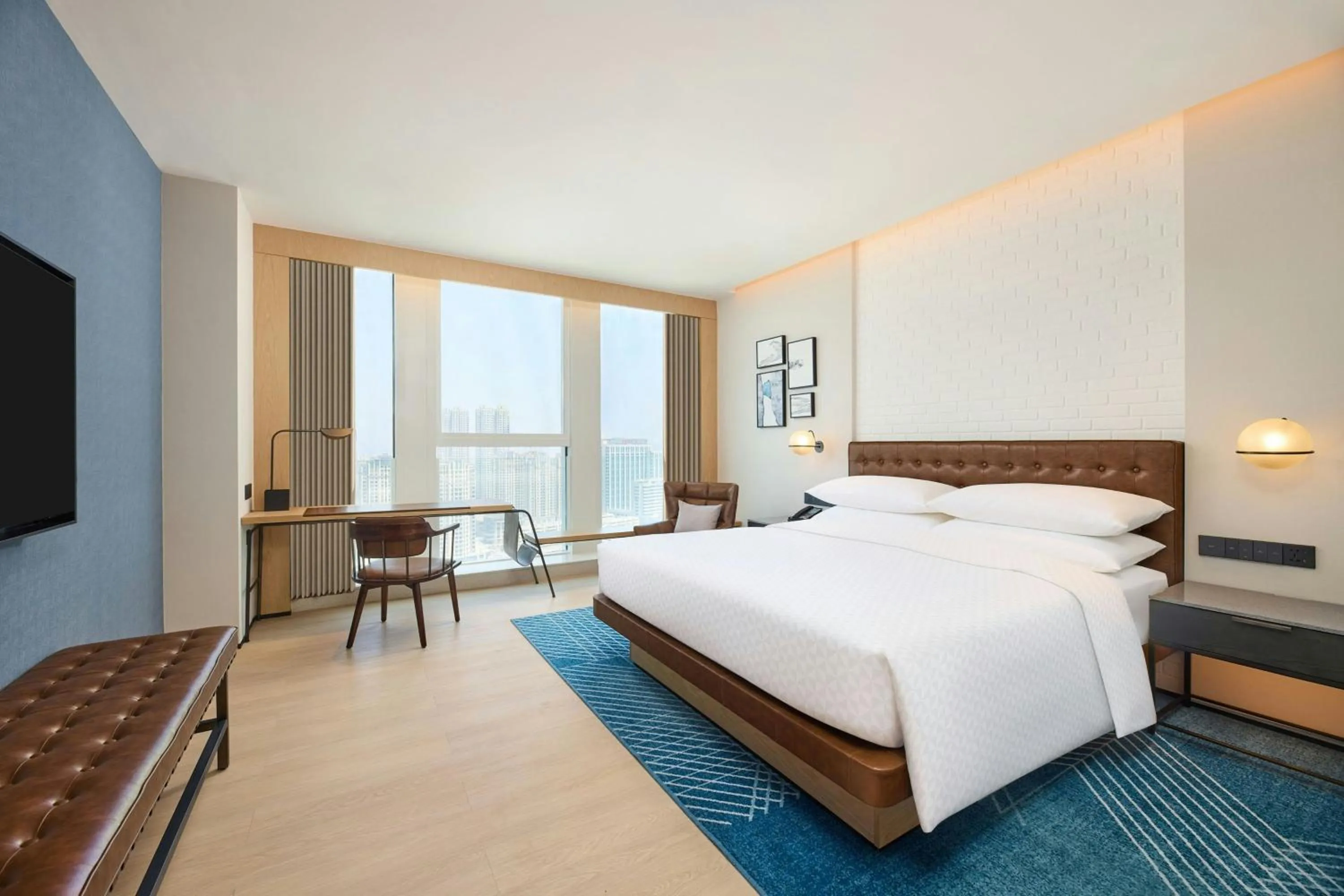 Photo of the whole room, Bed in Four Points by Sheraton Rizhao