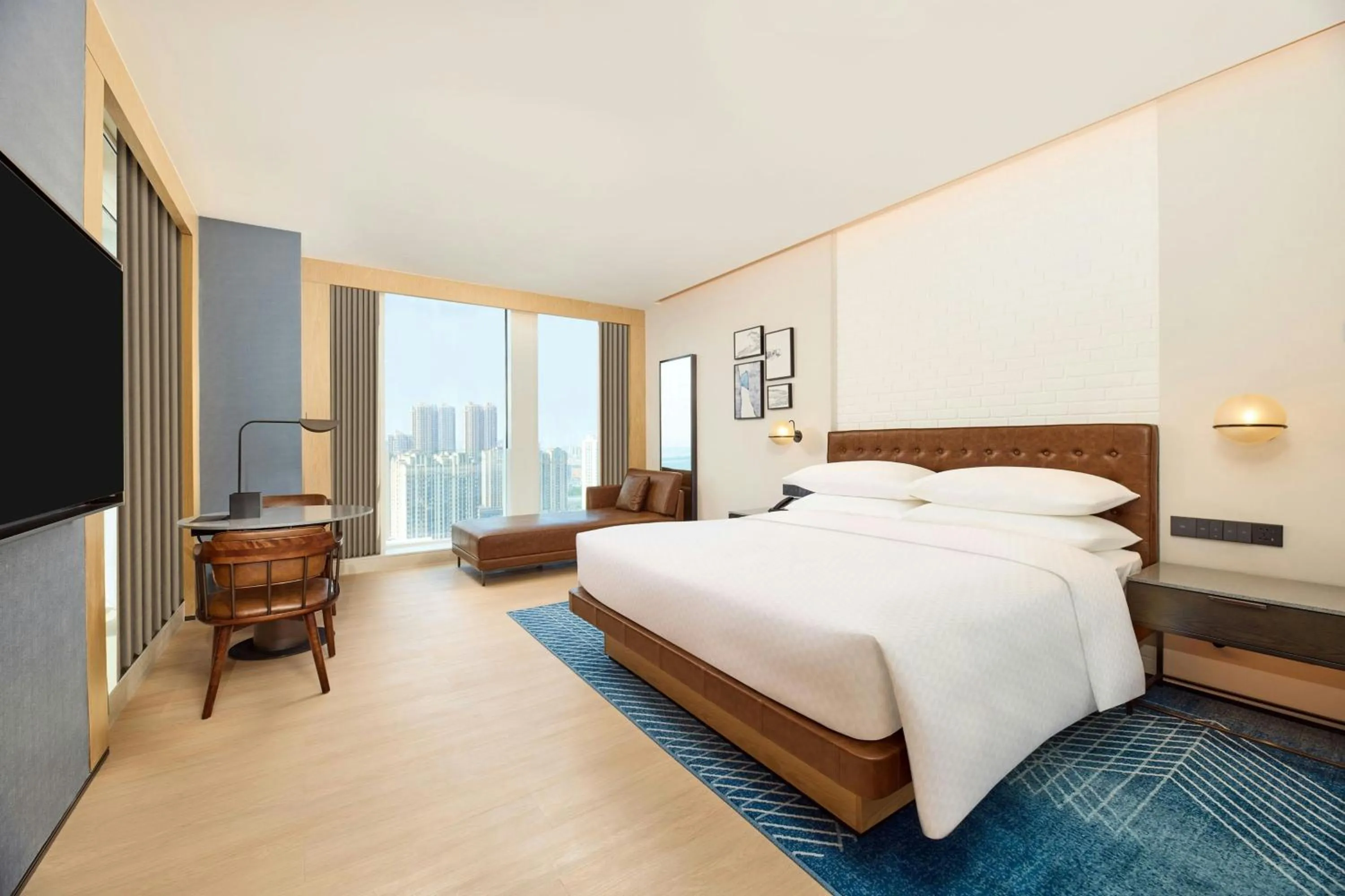 Photo of the whole room, Bed in Four Points by Sheraton Rizhao