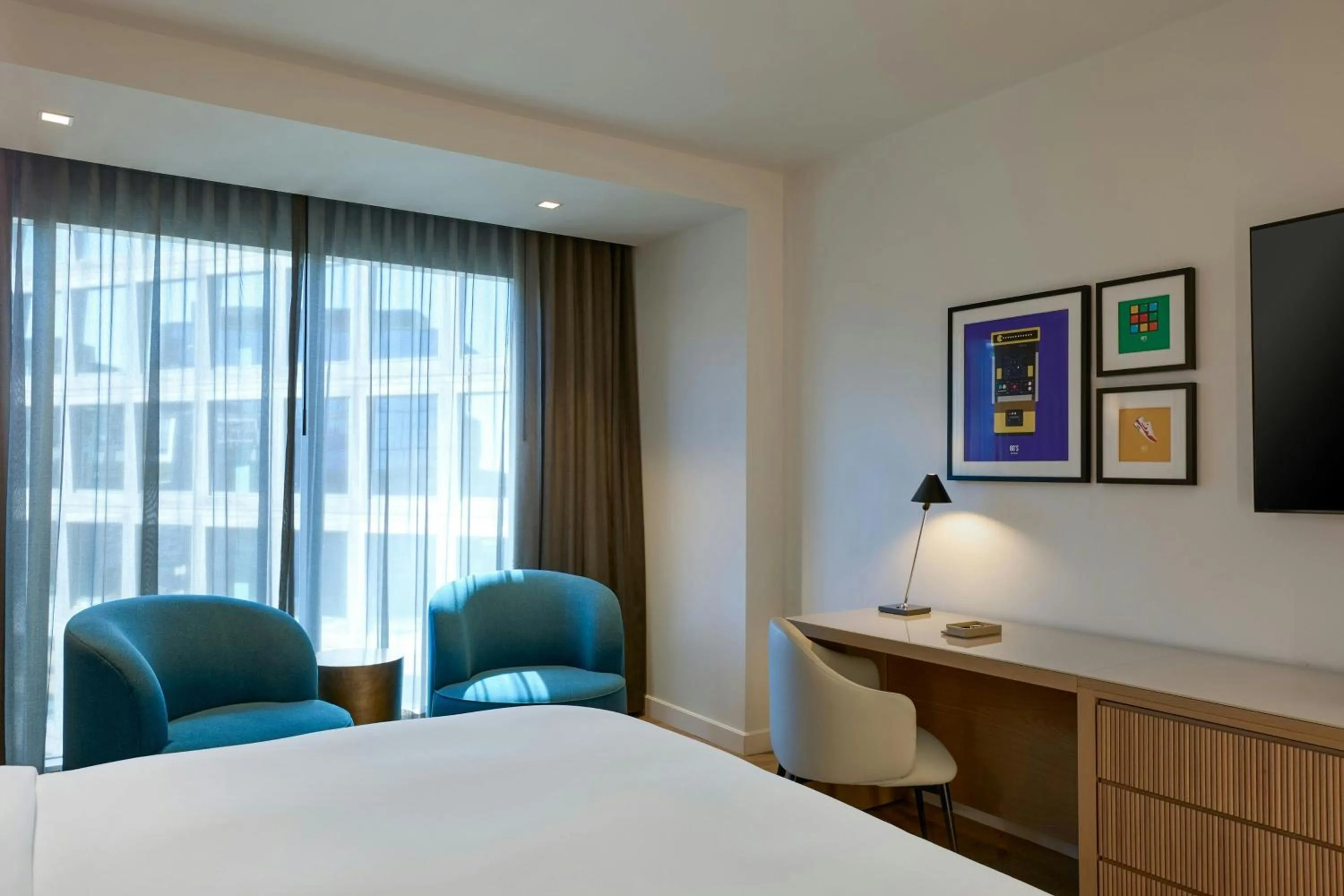 Photo of the whole room, Bed in JW Marriott Reston Station
