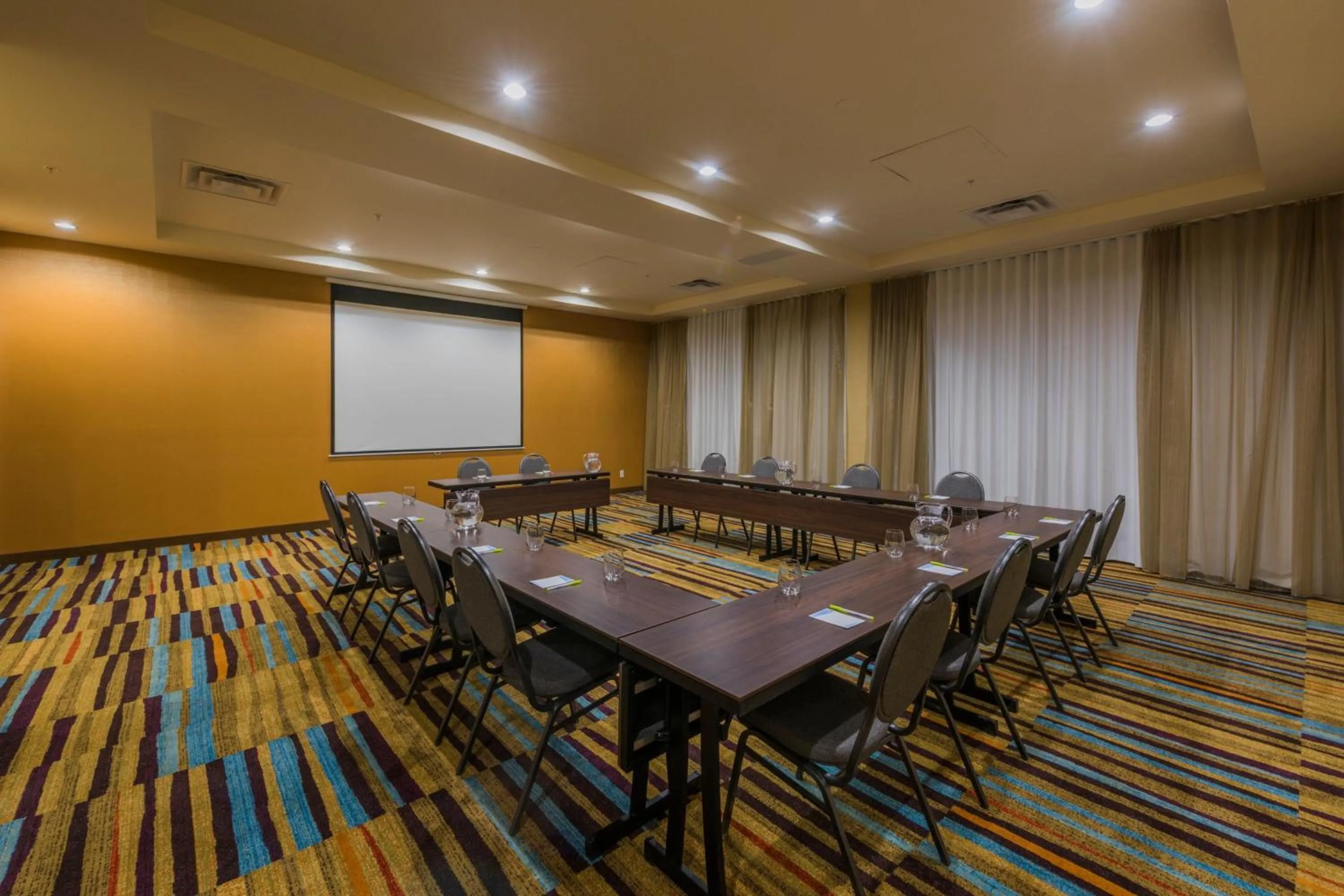 Meeting/conference room in Fairfield Inn & Suites by Marriott Kamloops