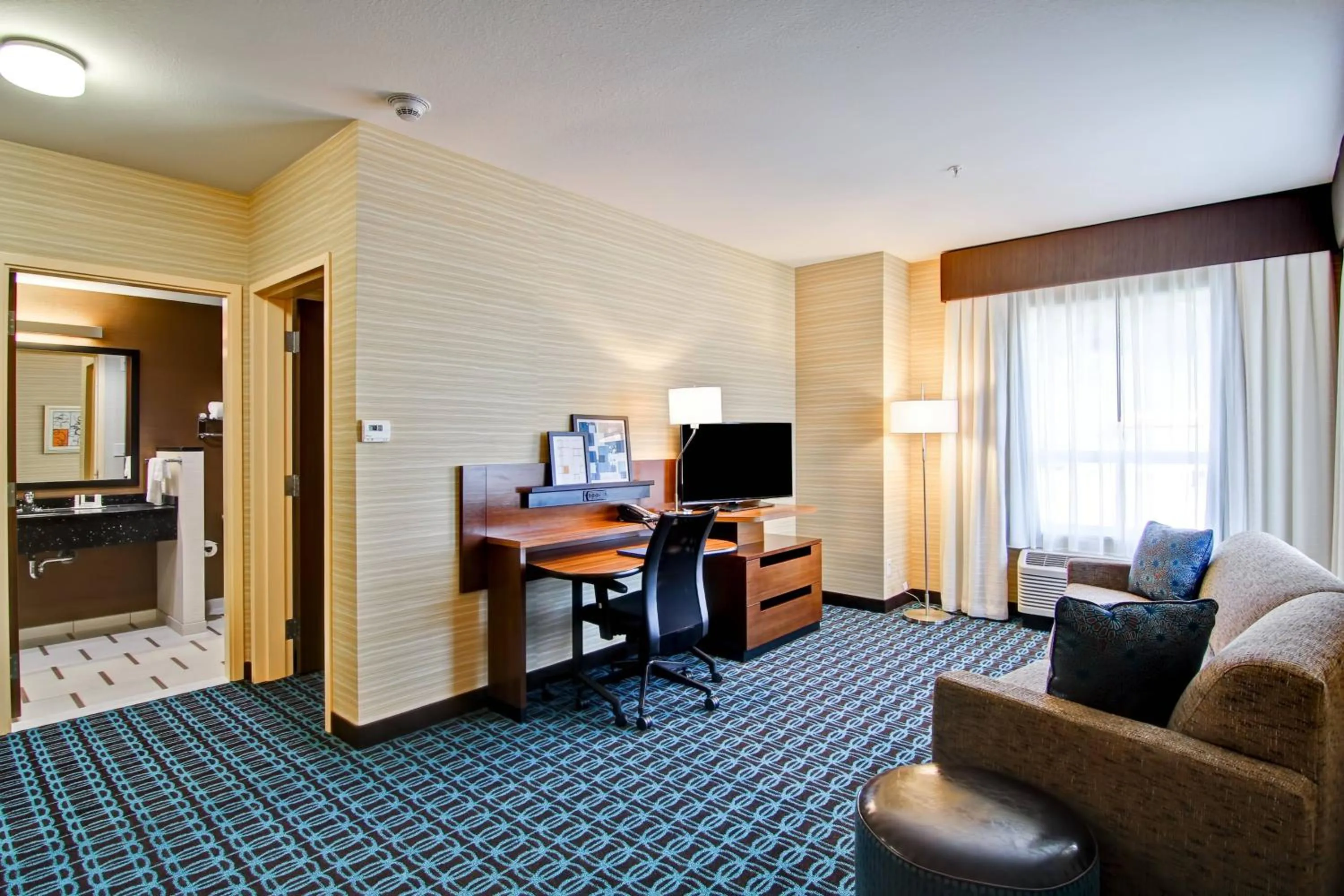Living room in Fairfield Inn & Suites by Marriott Kamloops