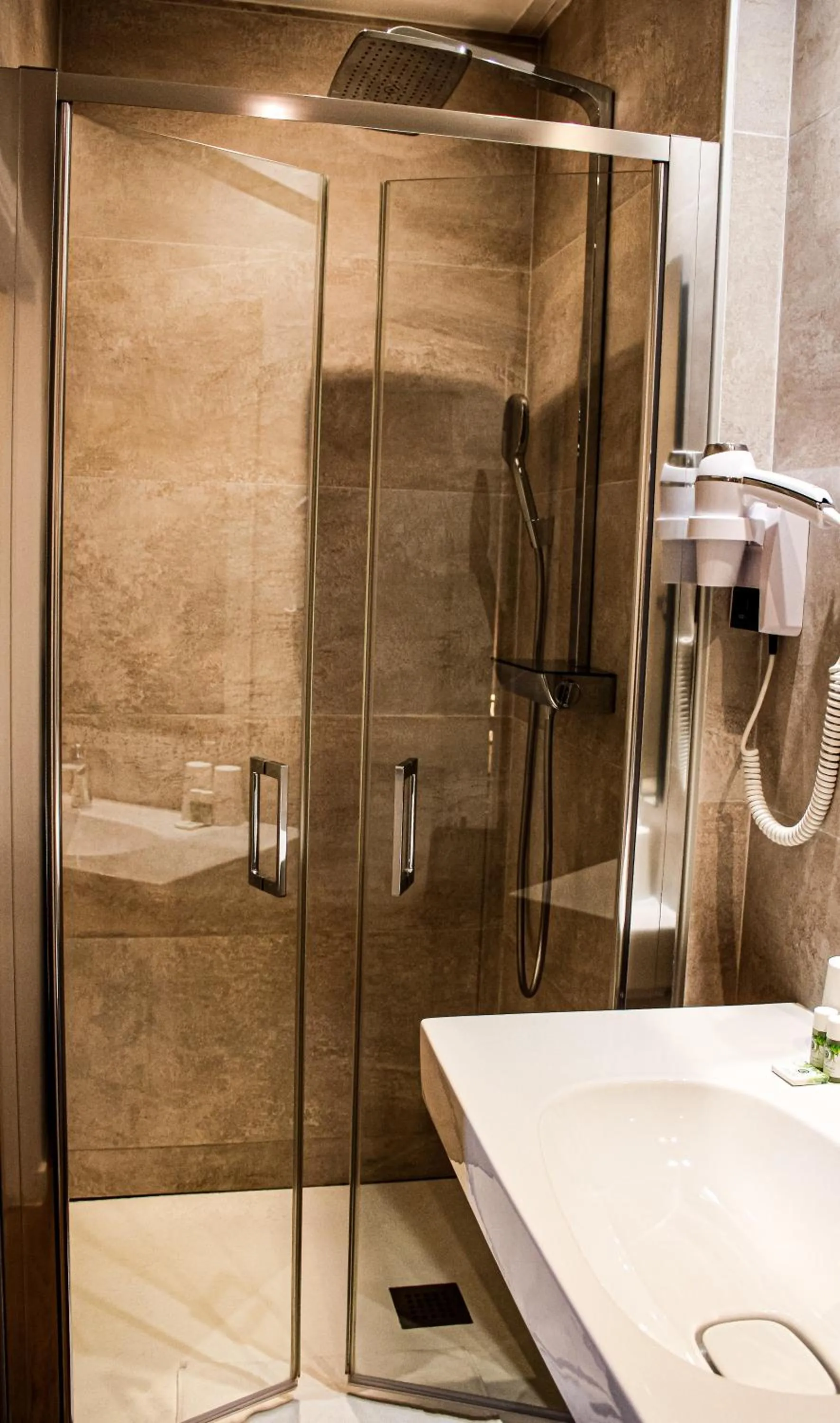 Shower in Hotel La Villa Fleurie