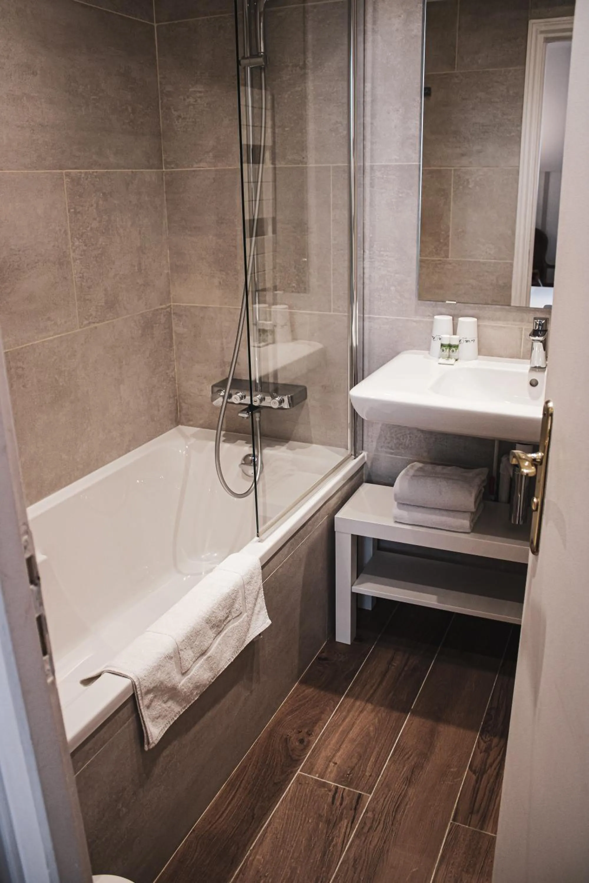 Bathroom in Hotel La Villa Fleurie