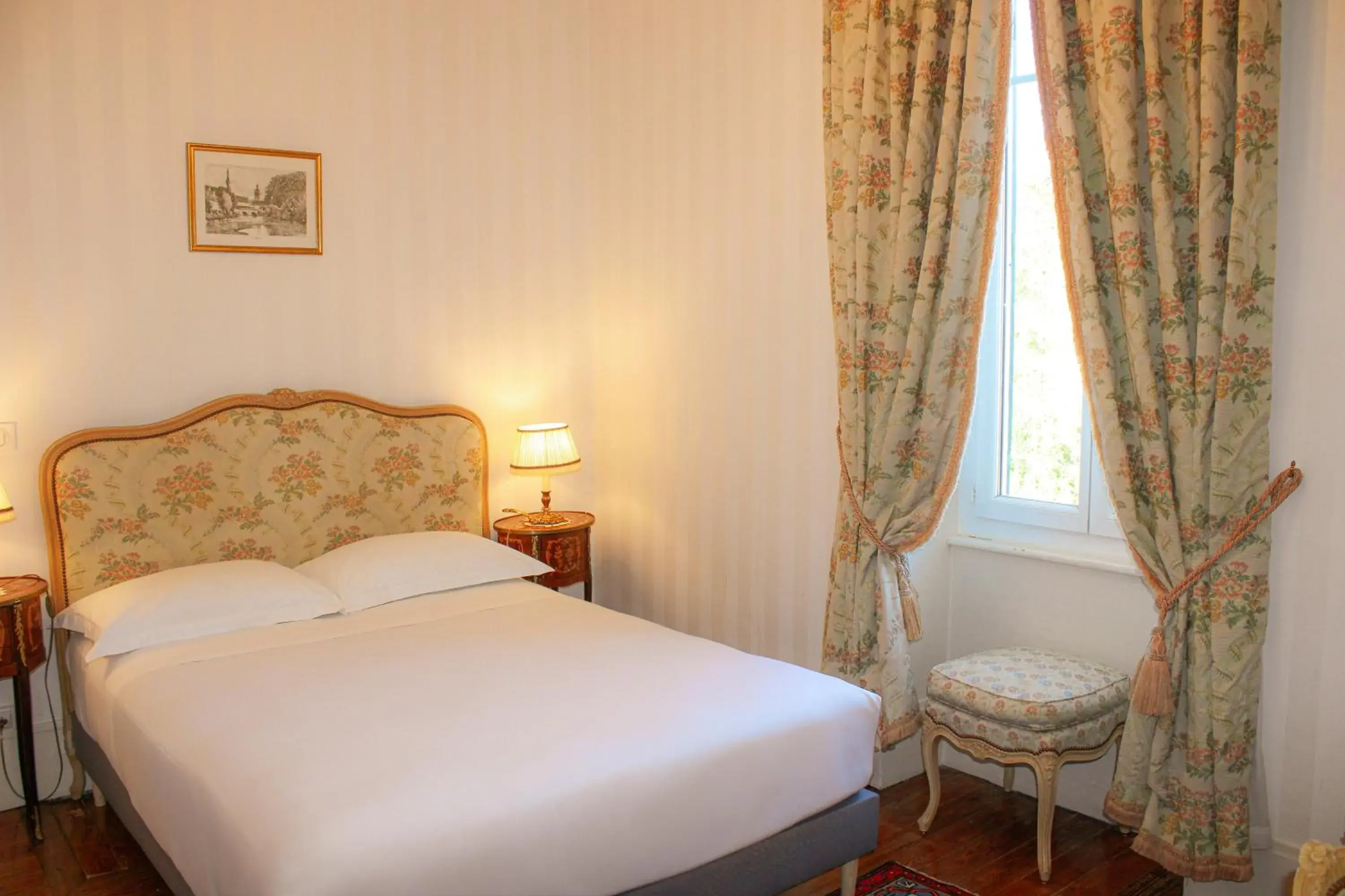 Small Double Room in Hotel La Villa Fleurie Small Double Room in Hotel La Villa Fleurie