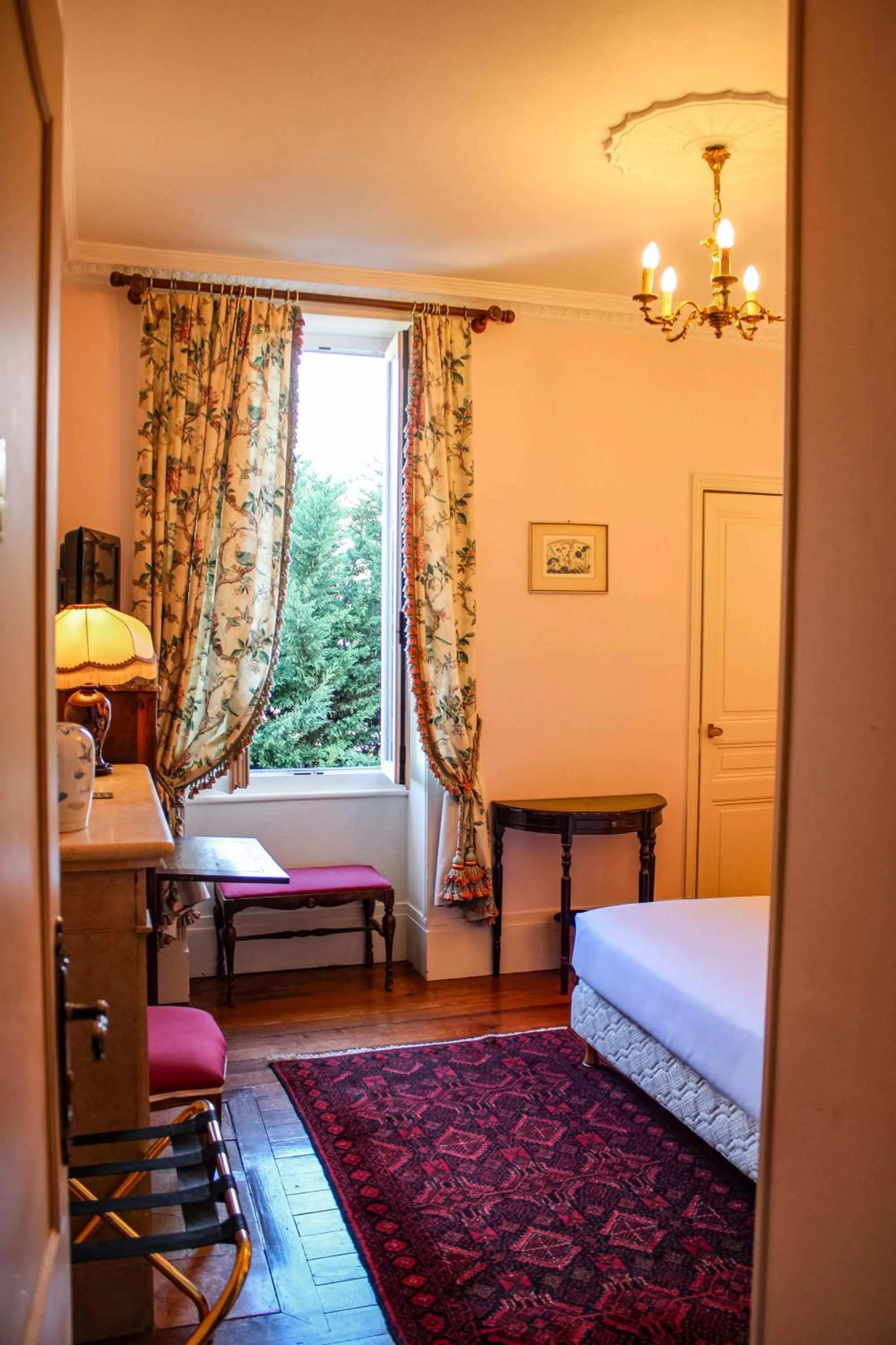 View (from property/room), Bed in Hotel La Villa Fleurie