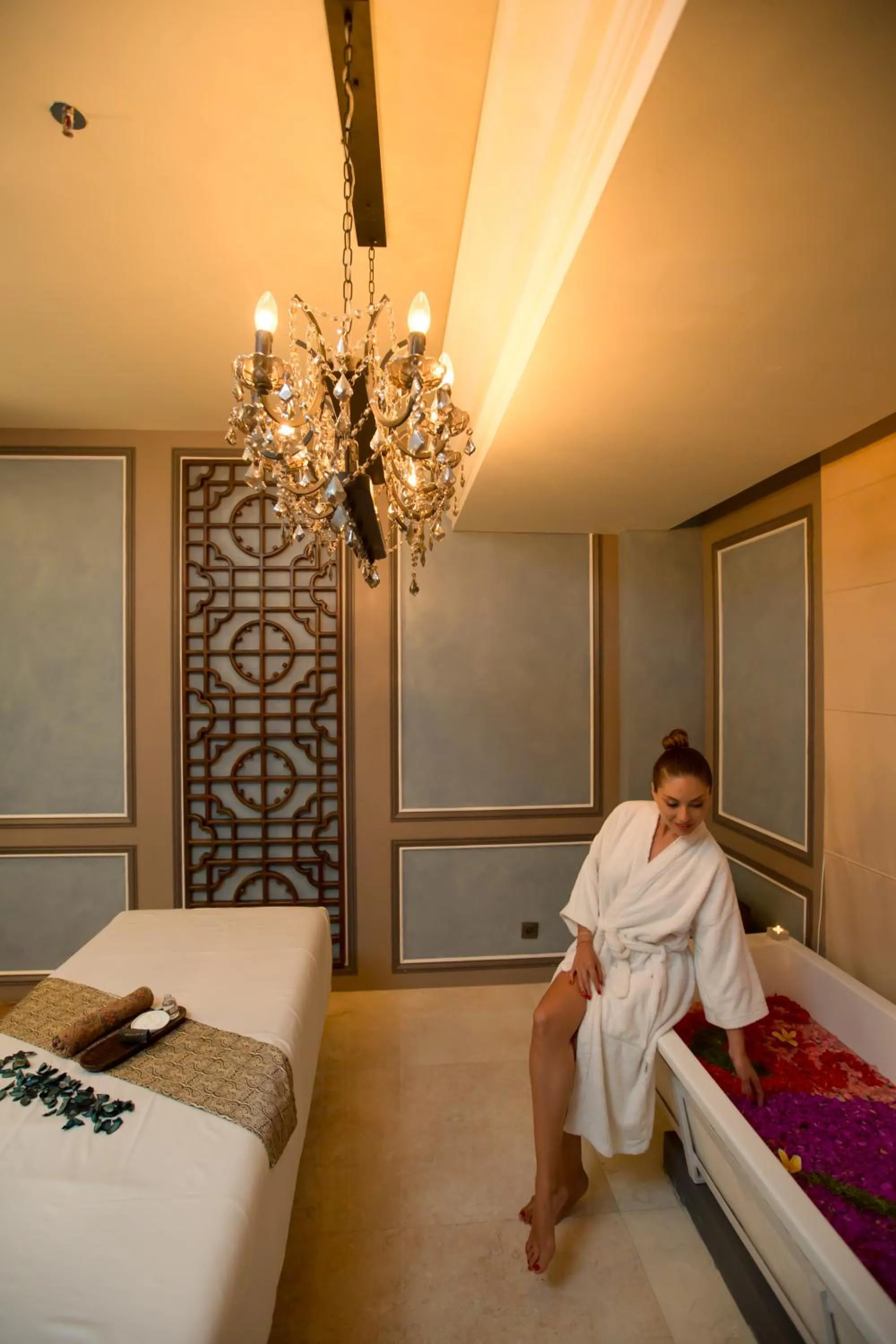 Spa and wellness centre/facilities, Bed in Bali Paragon Resort Hotel