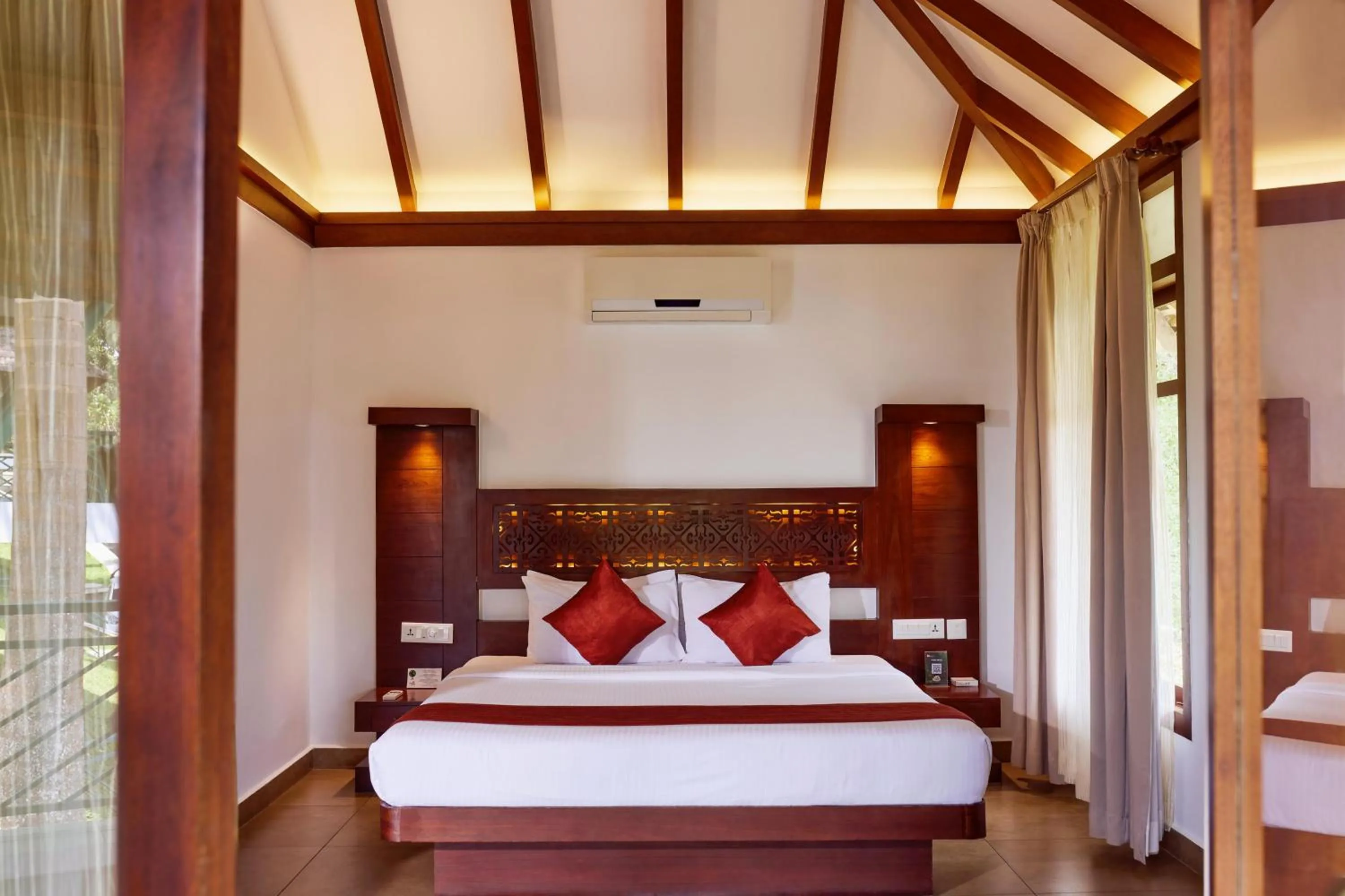 Bed in Forest Canopy Thekkady