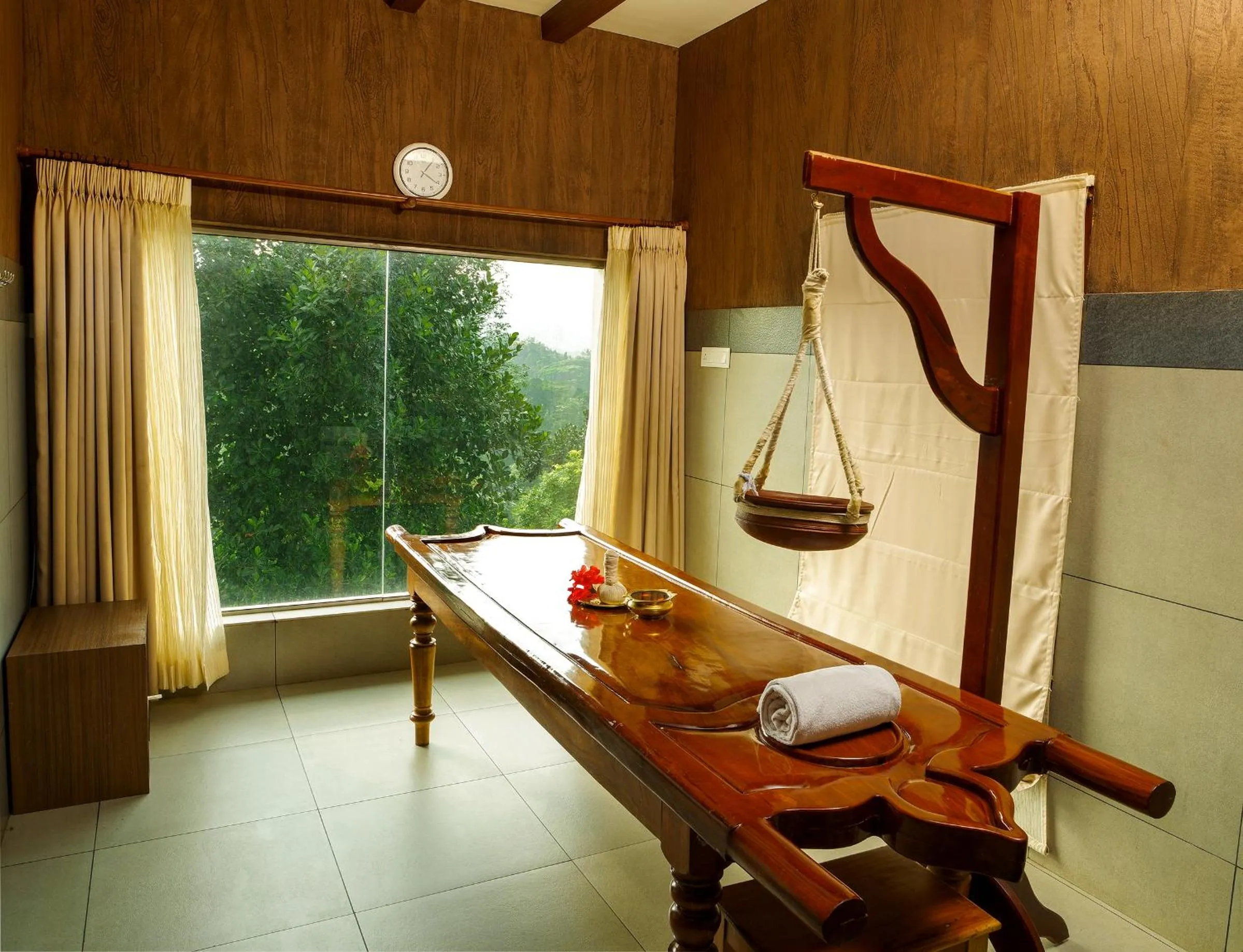 Massage in Forest Canopy Thekkady