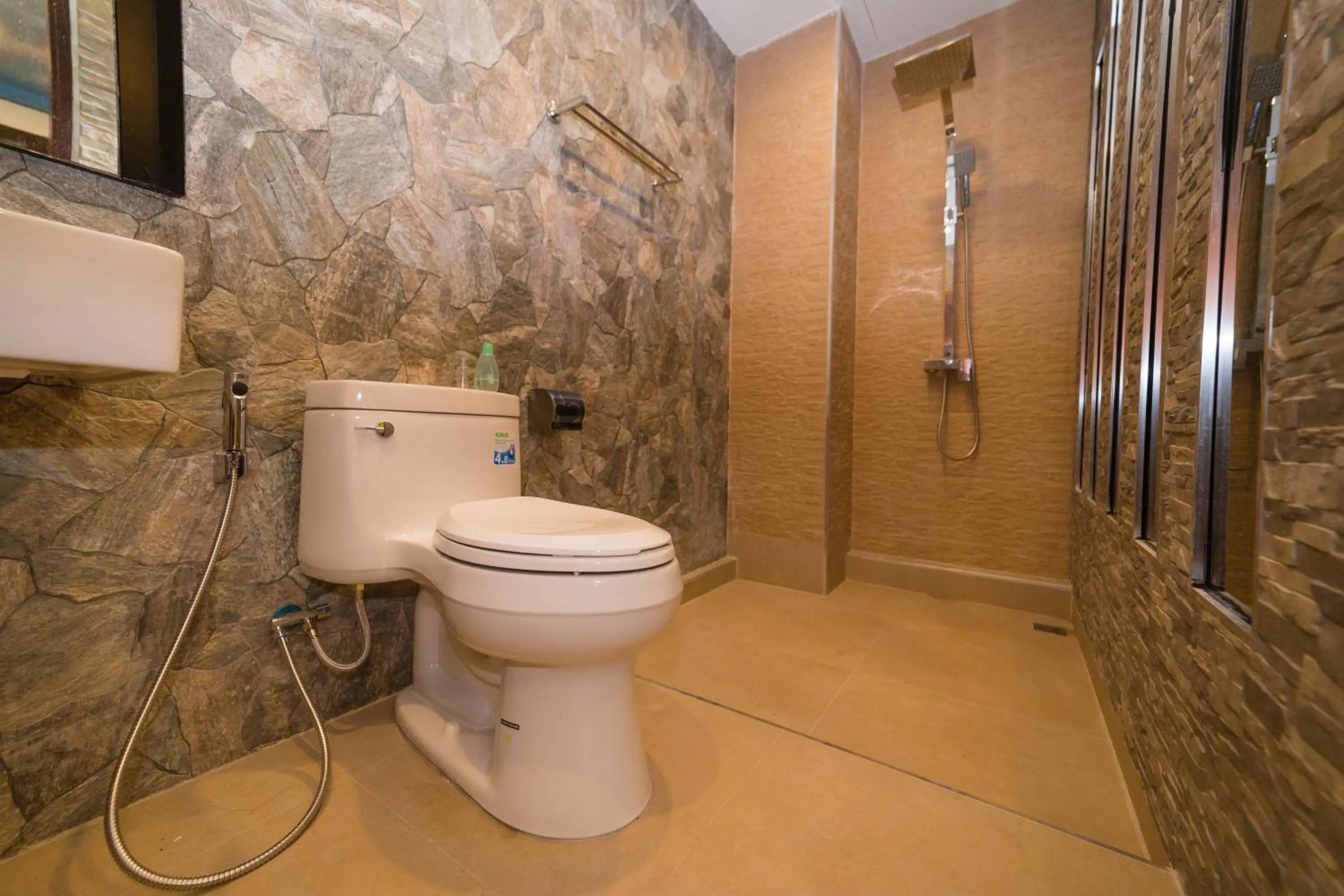 Shower in Thongtara House Boutique Srinakarin