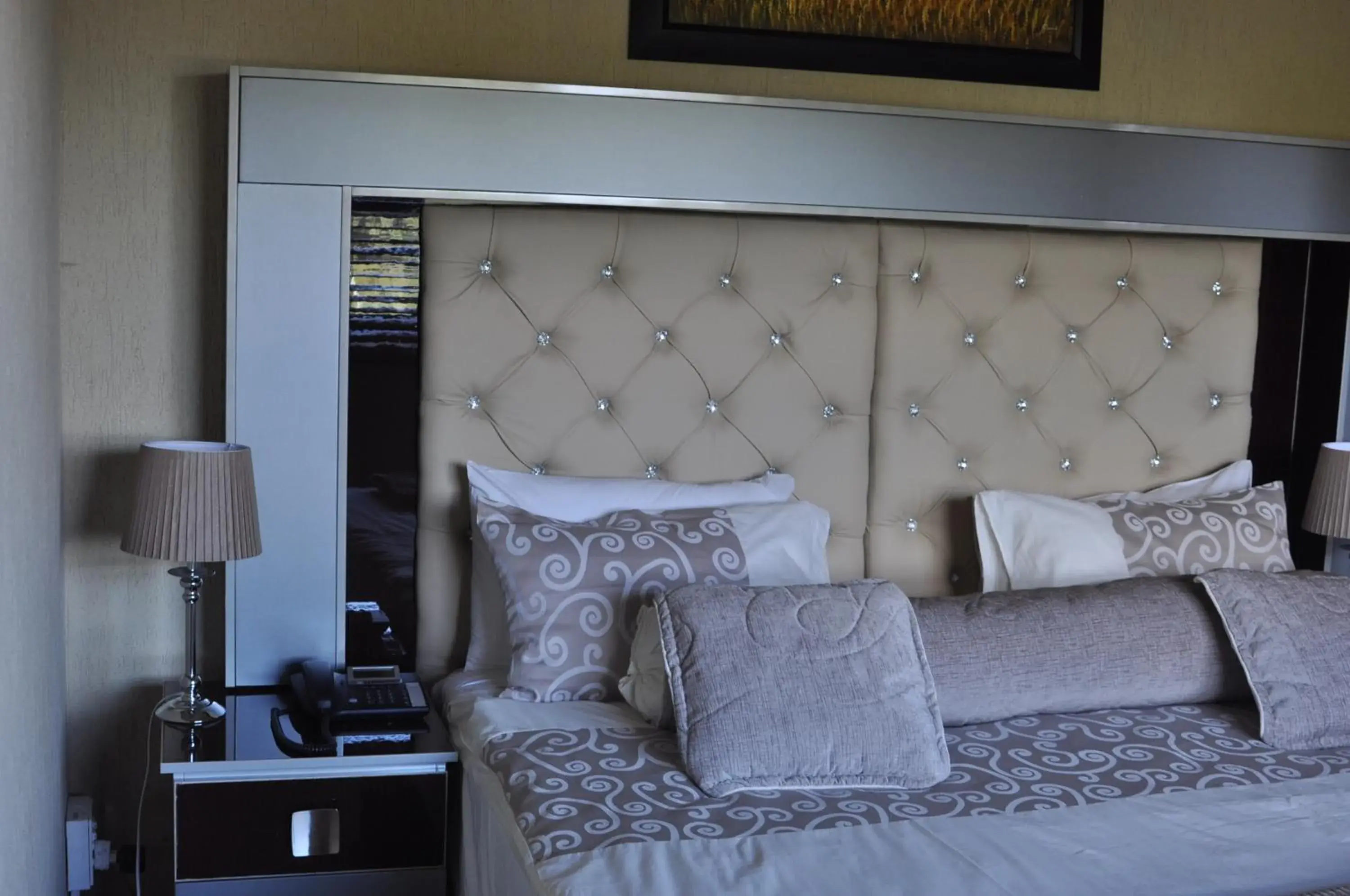 Deluxe Double Room (2 Adults + 1 Child) in Vhafamadi Bed And Breakfast Deluxe Double Room (2 Adults + 1 Child) in Vhafamadi Bed And Breakfast