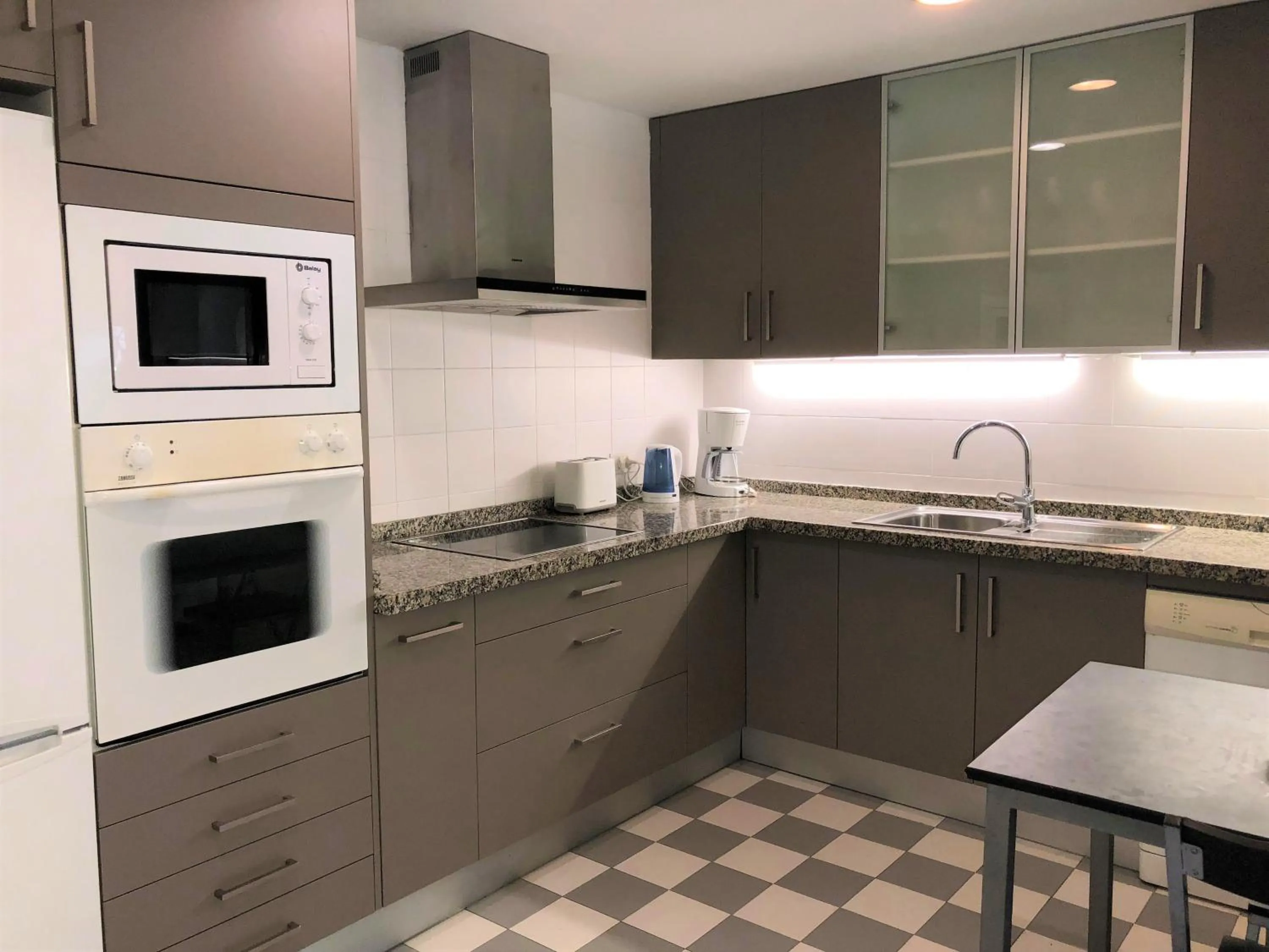 Kitchen or kitchenette in Coral Beach Aparthotel