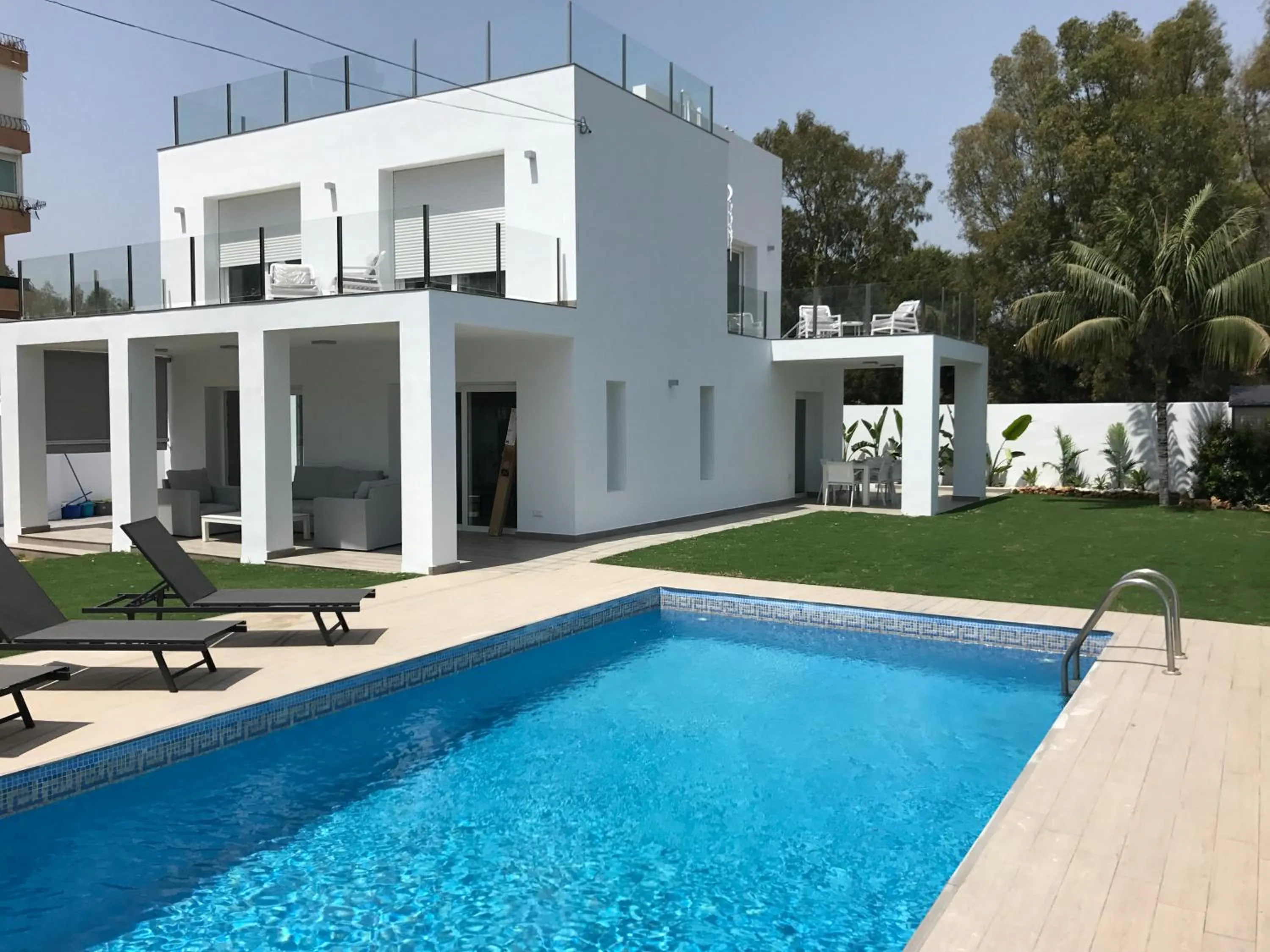 Swimming pool in Coral Beach Aparthotel