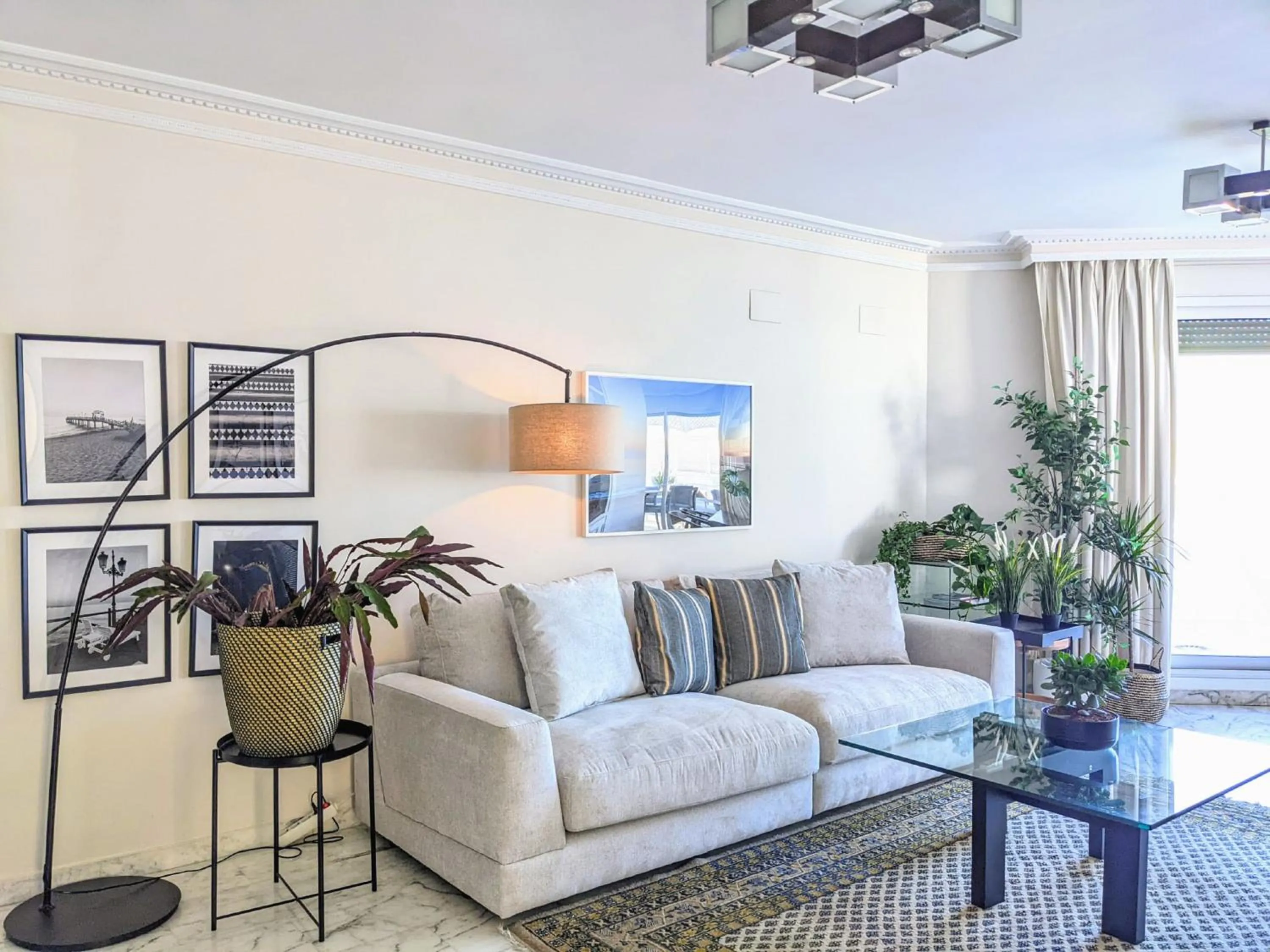 Living room in Coral Beach Aparthotel
